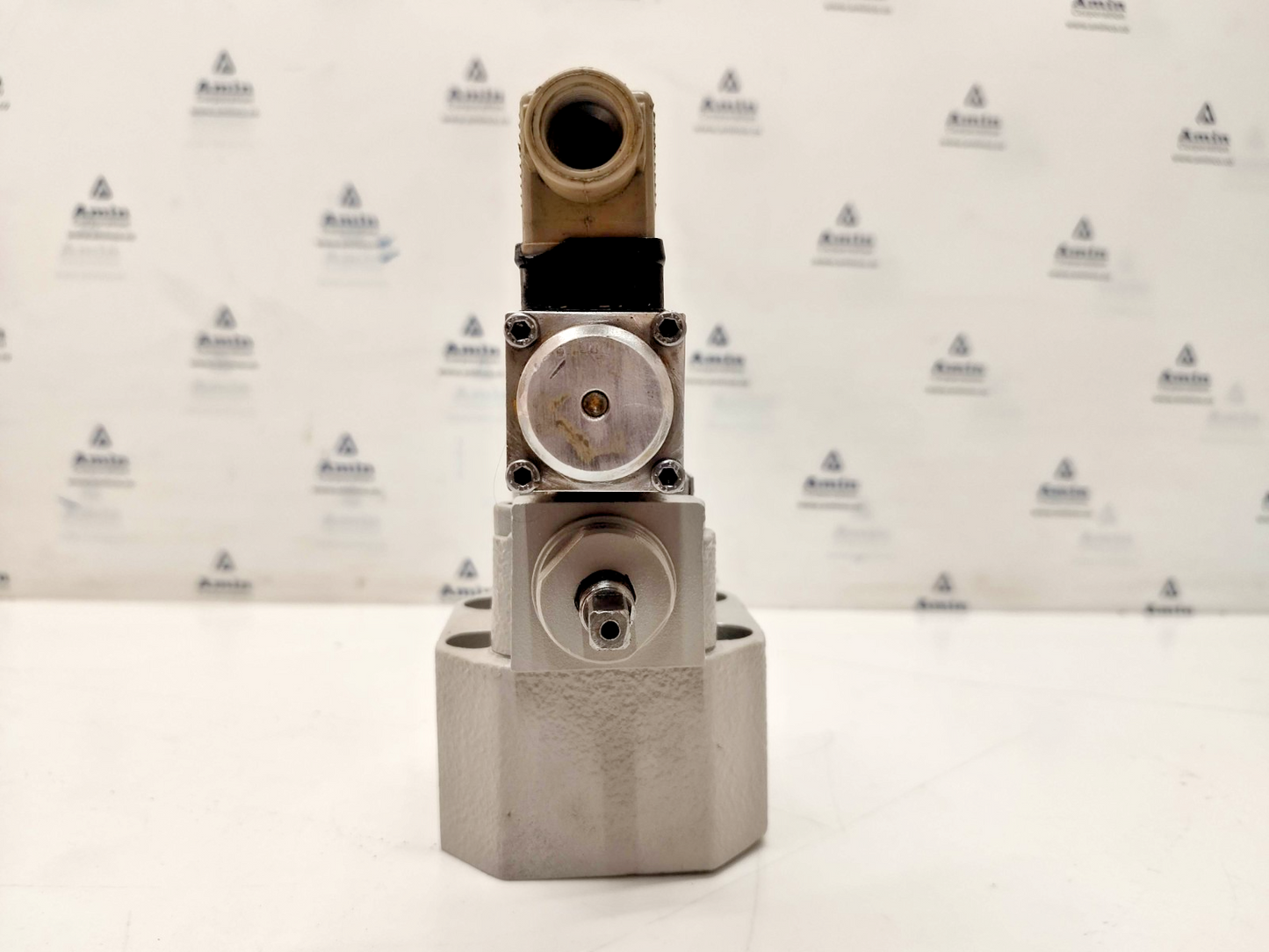 Hydranor VPE5.10.32.1.P220U.H with KV-4/2-4-52A-230AC Directional control valve