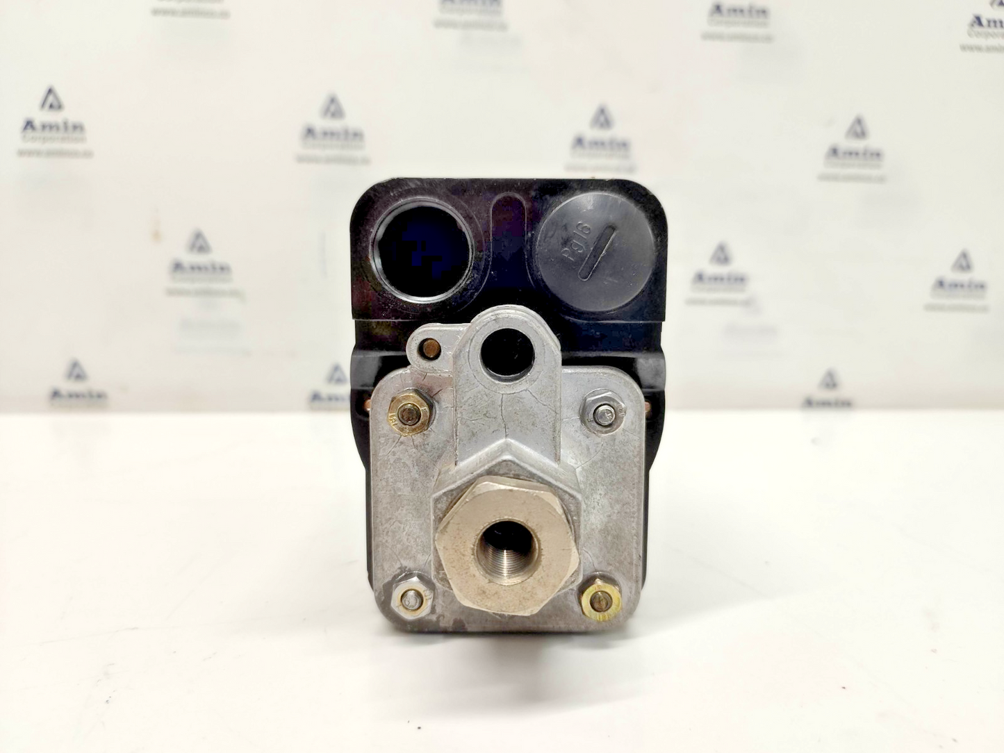 Condor MDR53/8 Pressure Switch AC-15, 4A, 250V, 5-8 bar - NEW