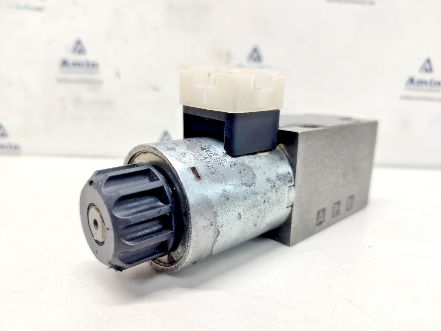 Denison Hydraulics 4D01 3101 0601 B1G0Q Directional control valve