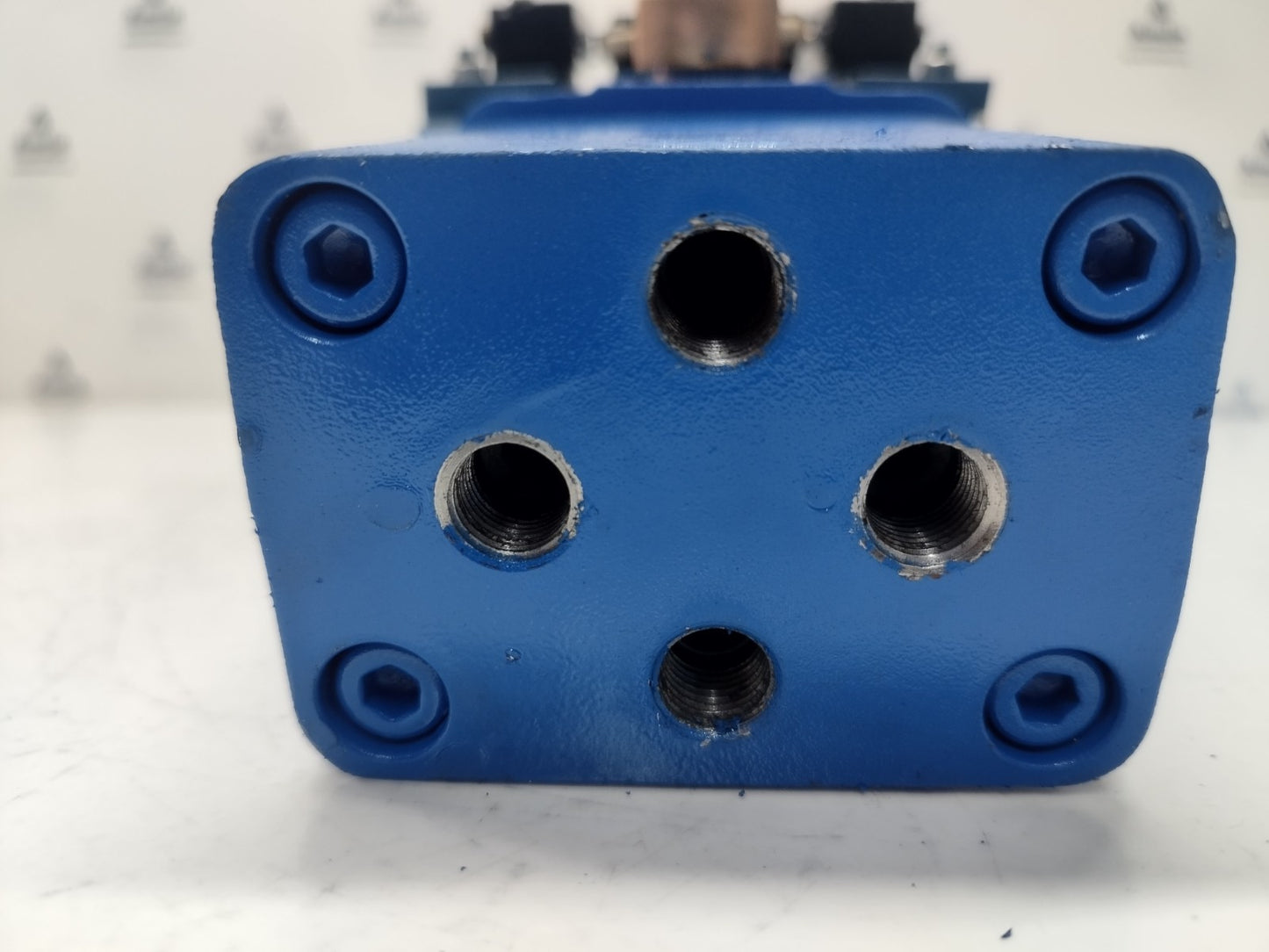 Uchida Hydraulics 2RE 7L05-13-994-1 Directional control valve