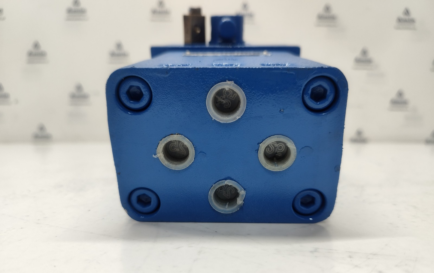 Uchida Hydraulics 2RE 7L05-13-994-1 Directional control valve
