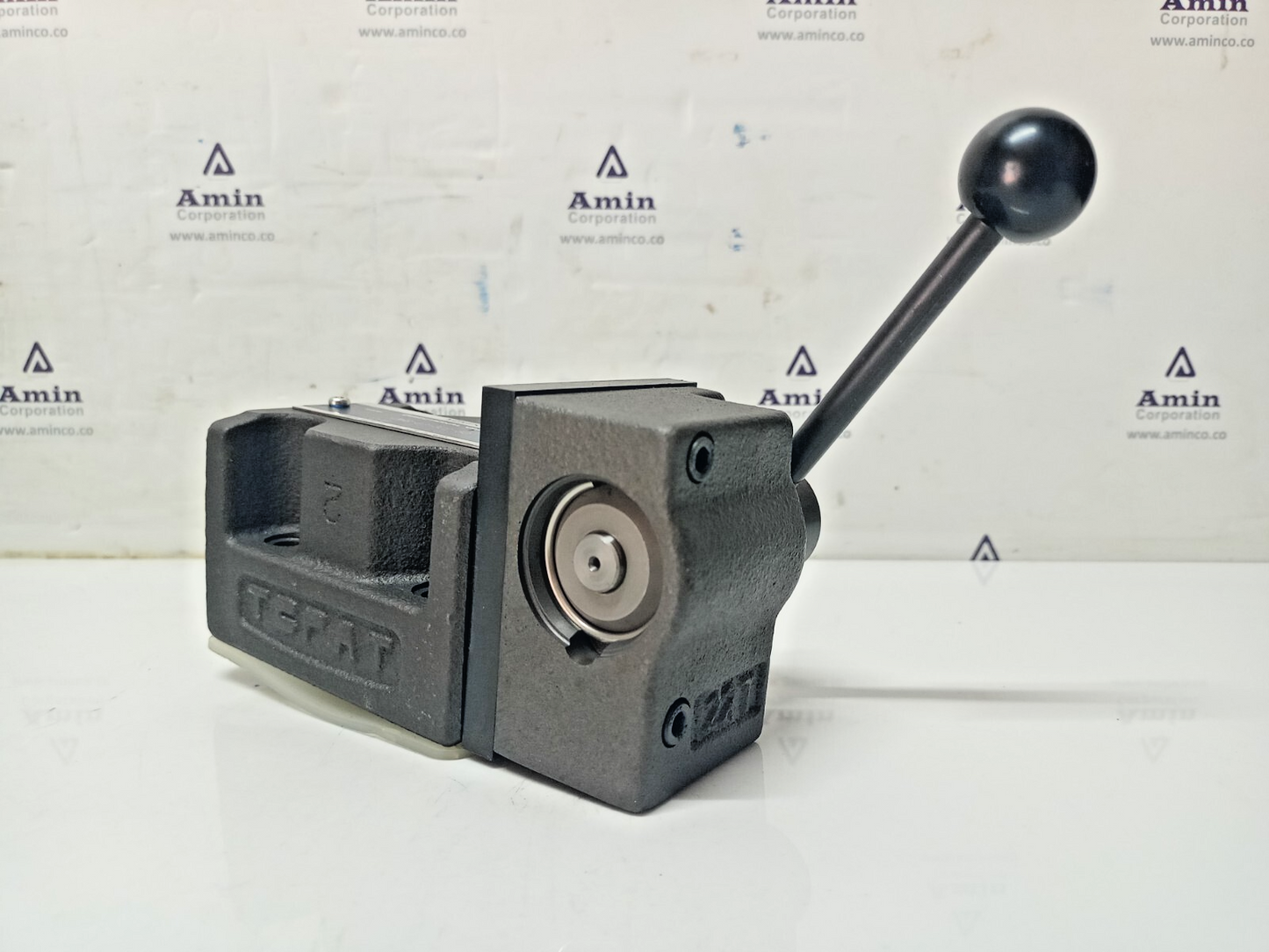 Yuken DMG-03-3C2-50 Directional valve - NEW