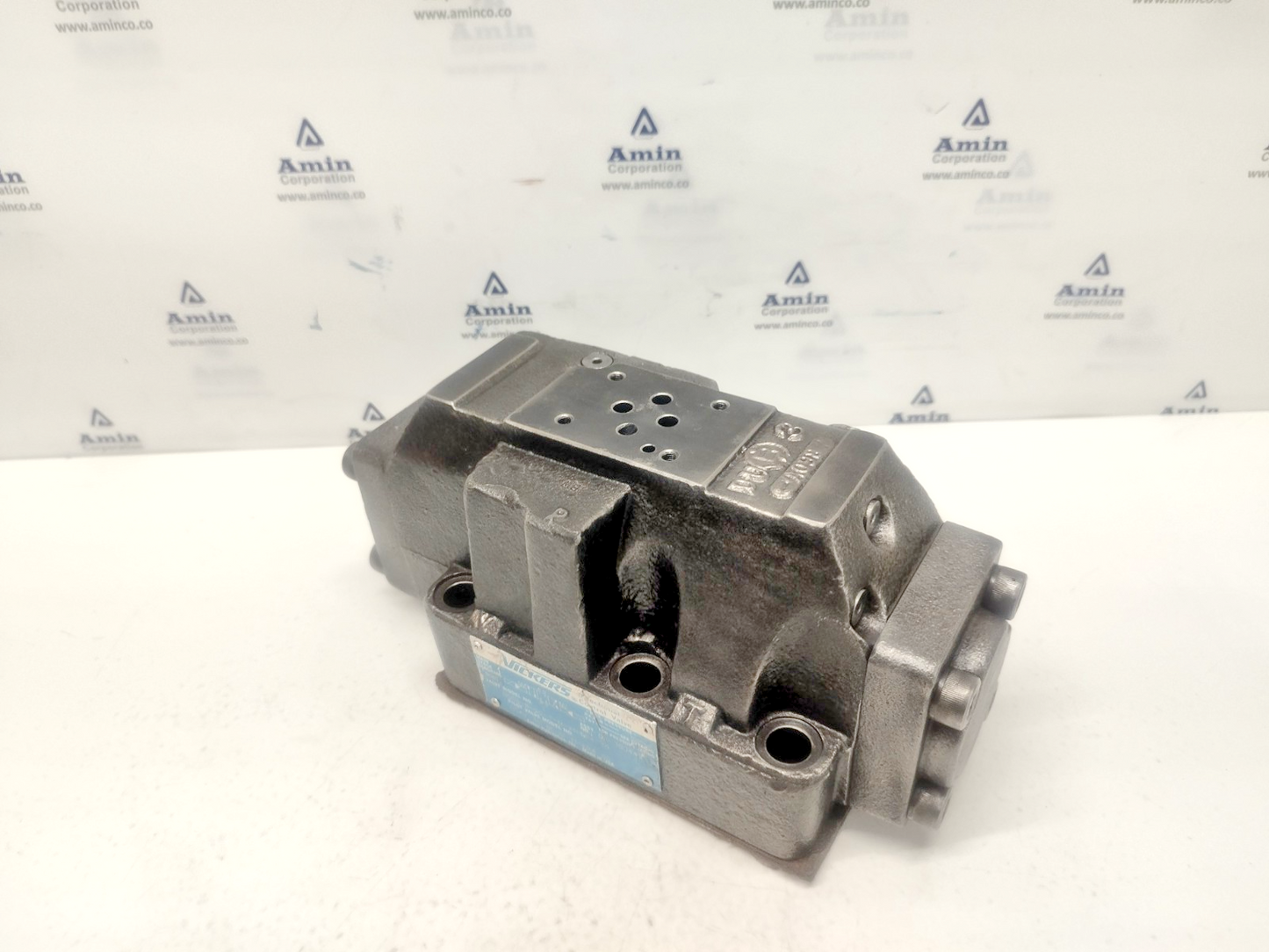 Vickers DG5S-8-2C-T-M-X1-ER4-30 Directional control Valve - NEW #2