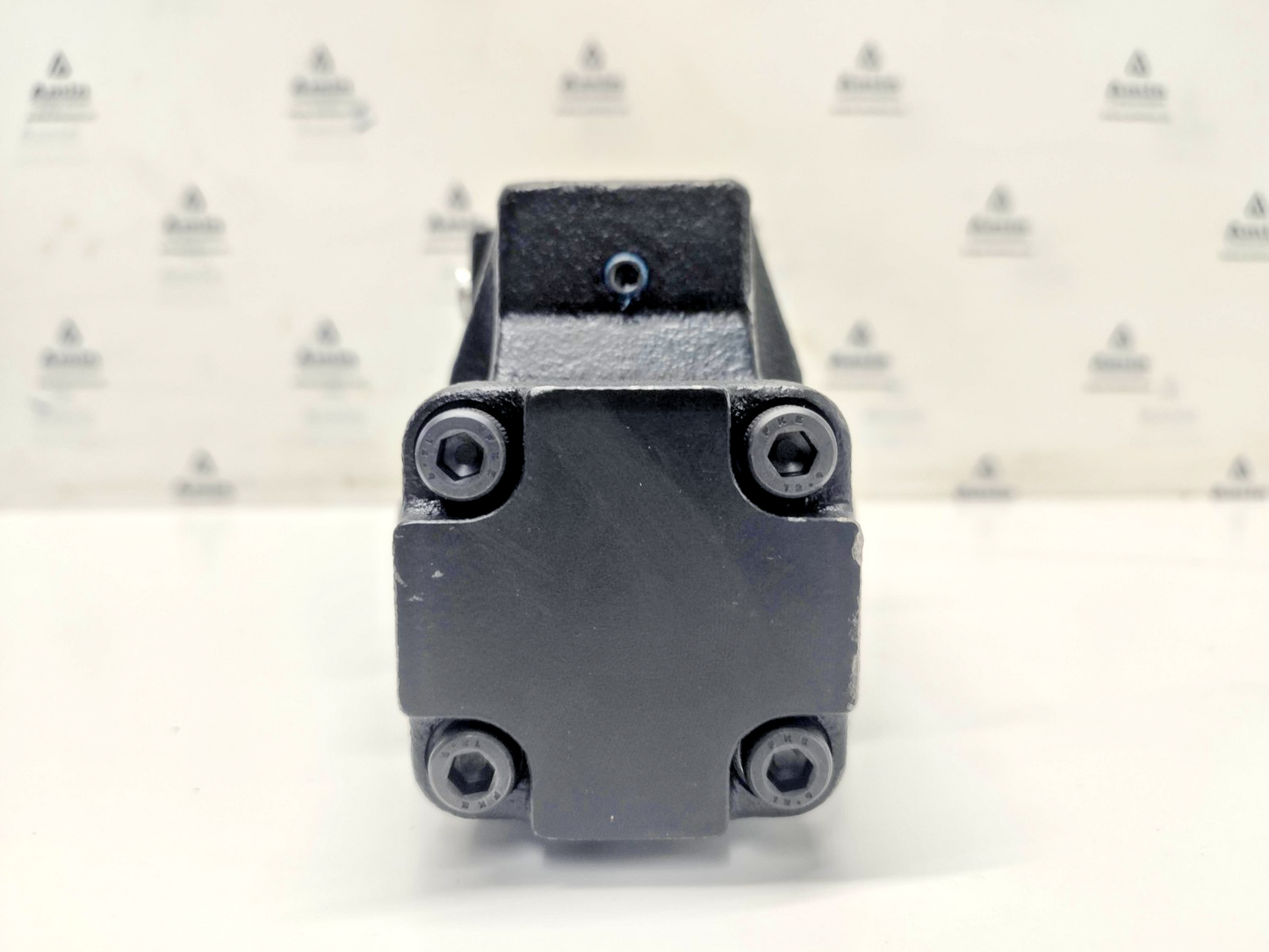 Parker D41VW002C2NJW91  Directional Control Valve - NEW