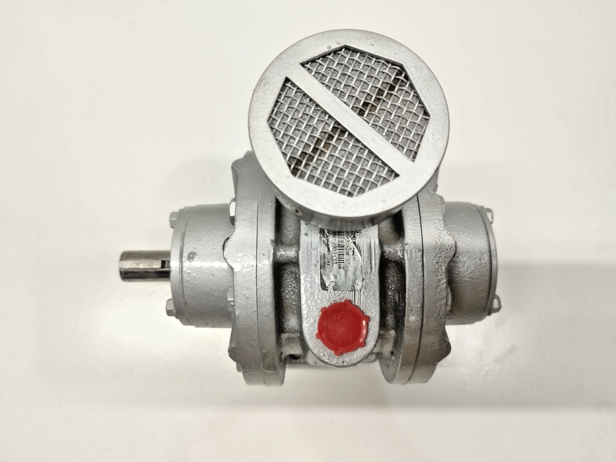 Gast 8AM-FRV-30A Air Motor, 5hp, 7bar - Tested
