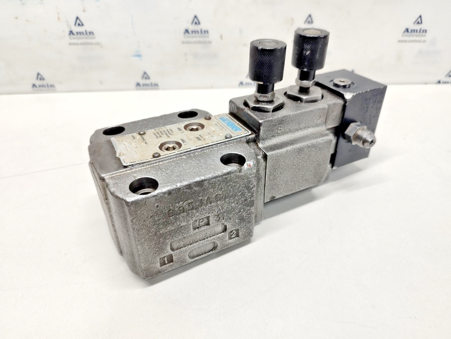 Vickers XG-06-FF-DG-0A-M-X2-ER440-EN434 Hydraulic Valve