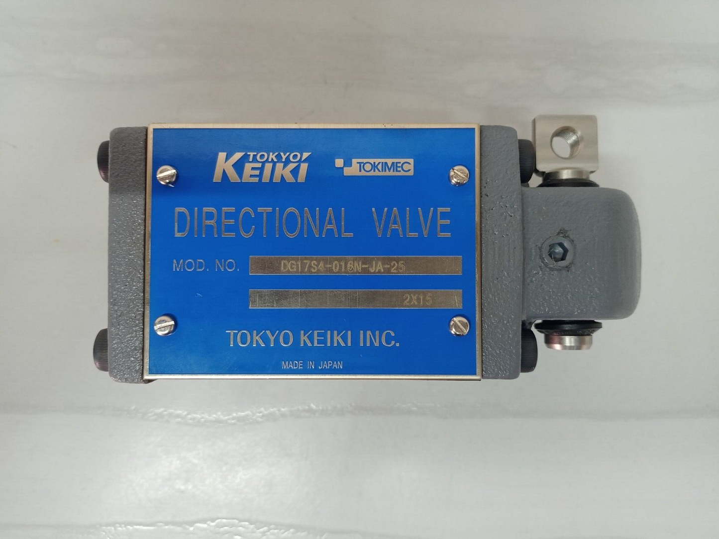 Tokyo Keiki DG17S4-016N-JA-25 Directional control valve - NEW