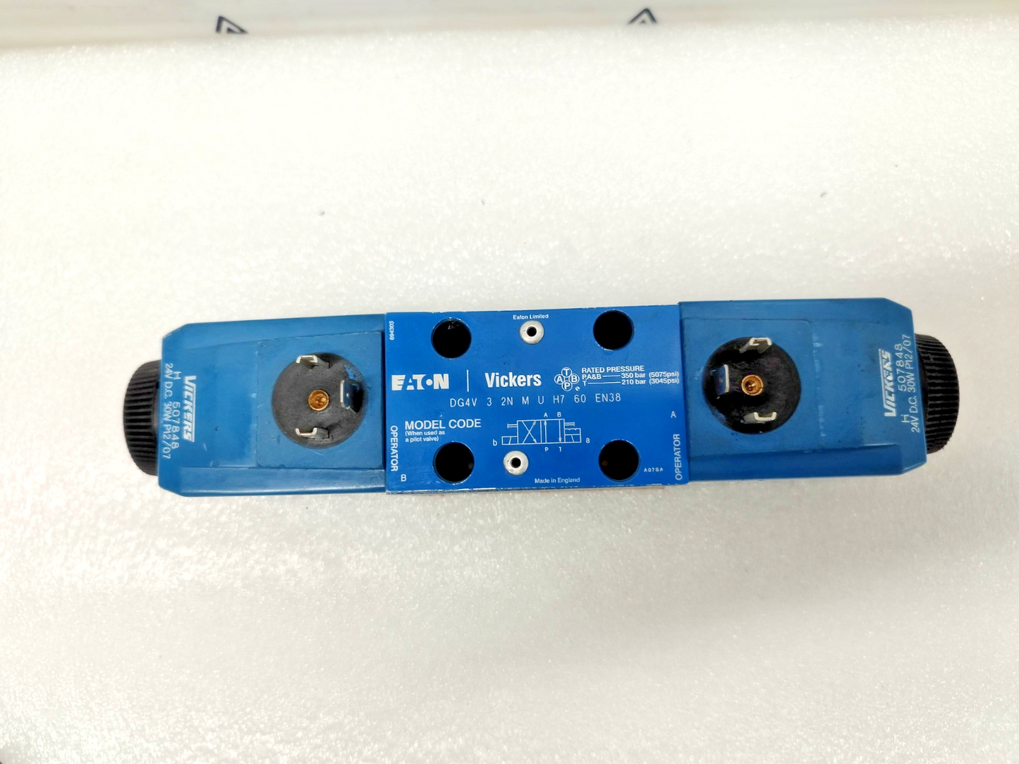 Eaton Vickers DG4V-3-2N-M-U-H7-60 EN38 Directional Control Valve - NEW #3