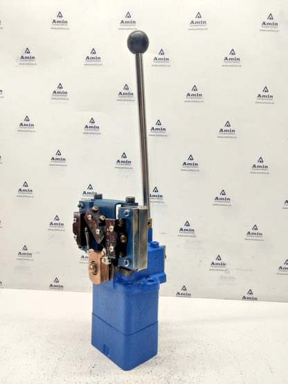 Uchida Hydraulics 2RE 7L05-13-994-1 Directional control valve