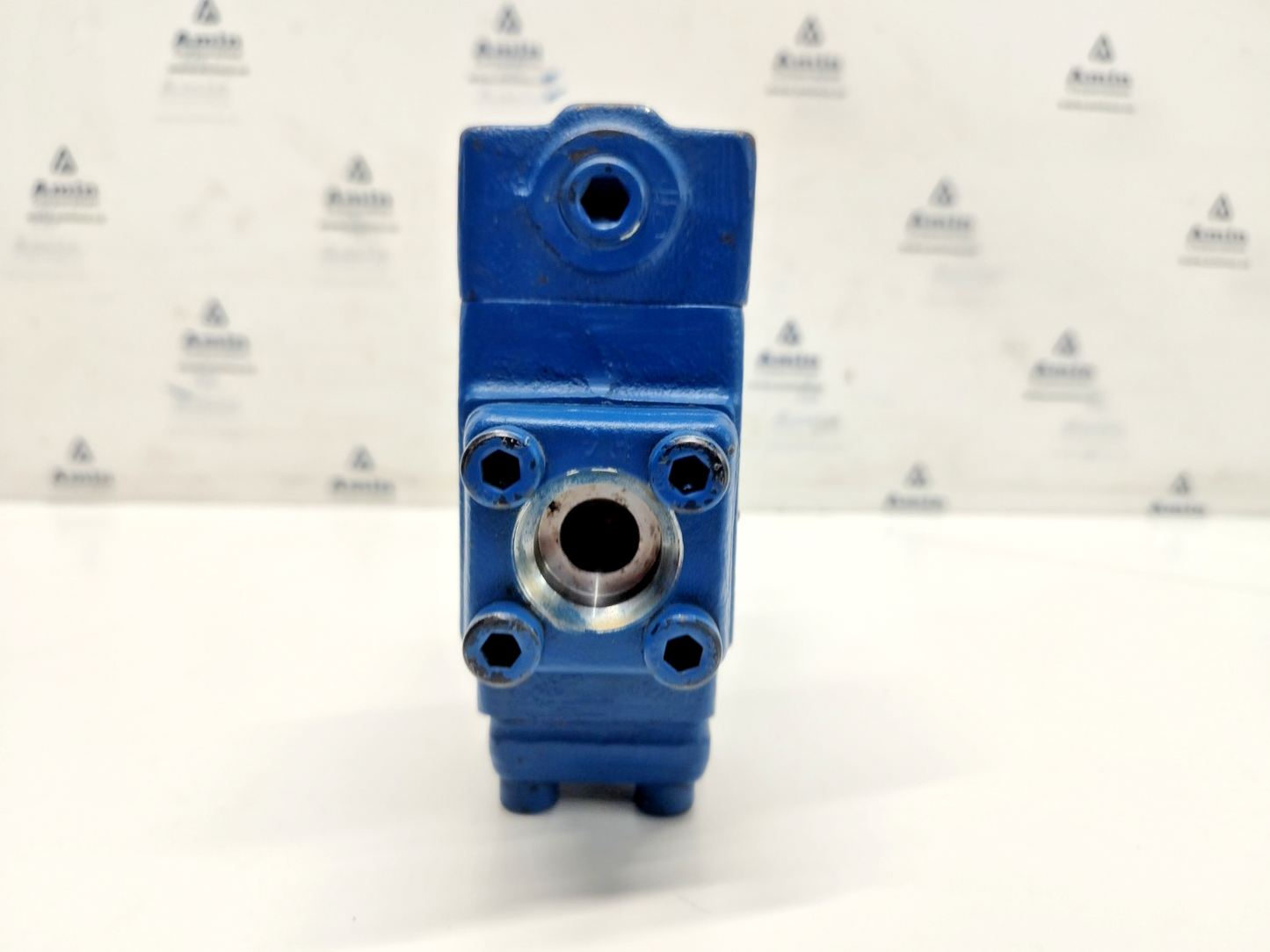 Uchida Hydraulics RB1-04F-D-331 Hydraulic Valve - NEW