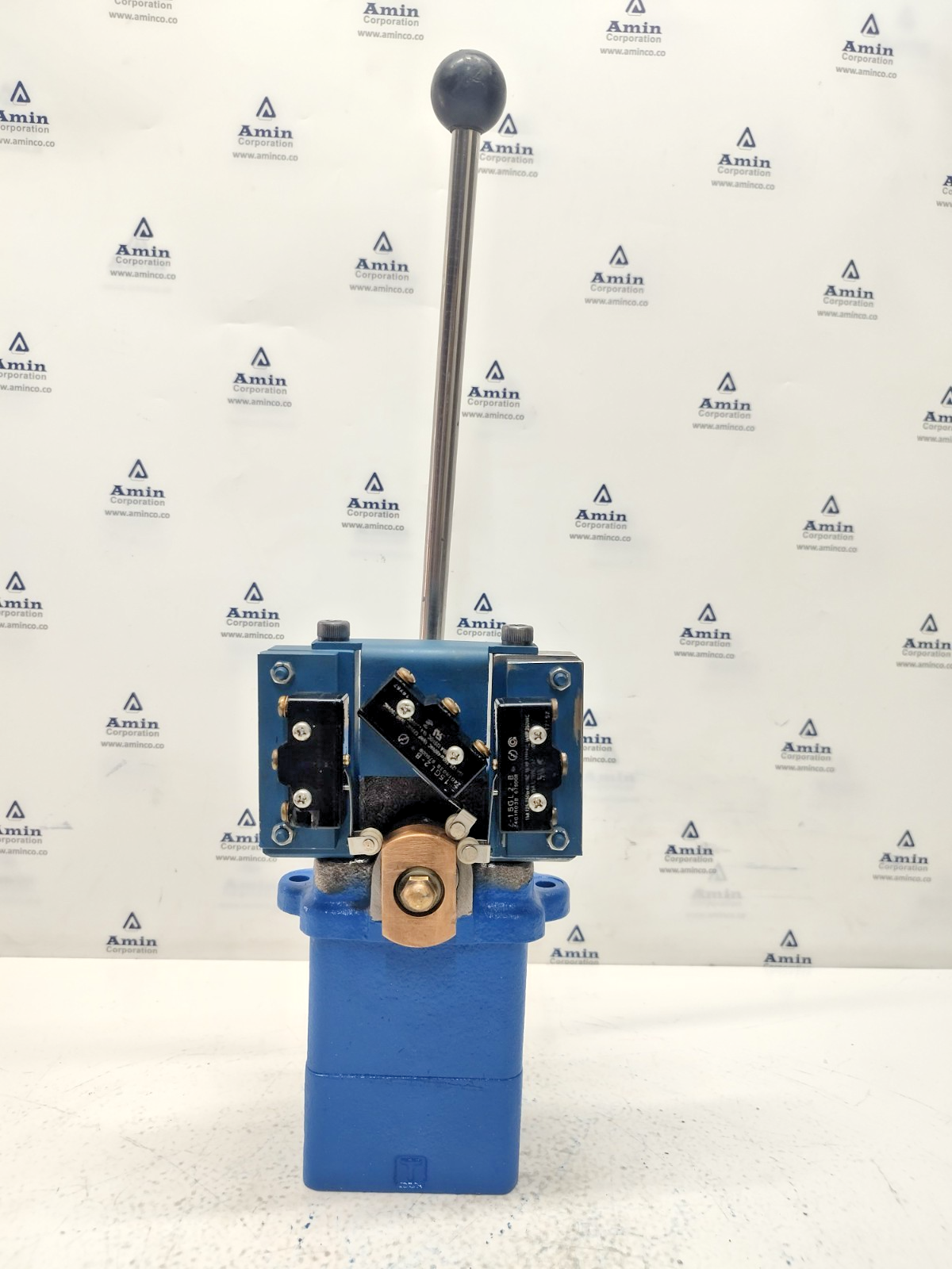 Uchida Hydraulics 2RE 7L05-13-994-1 Directional control valve