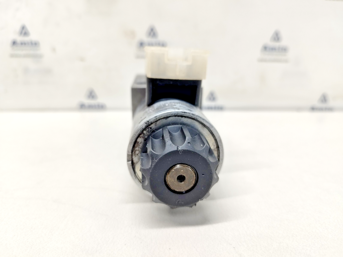 Denison Hydraulics 4D01 3101 0601 B1G0Q Directional control valve