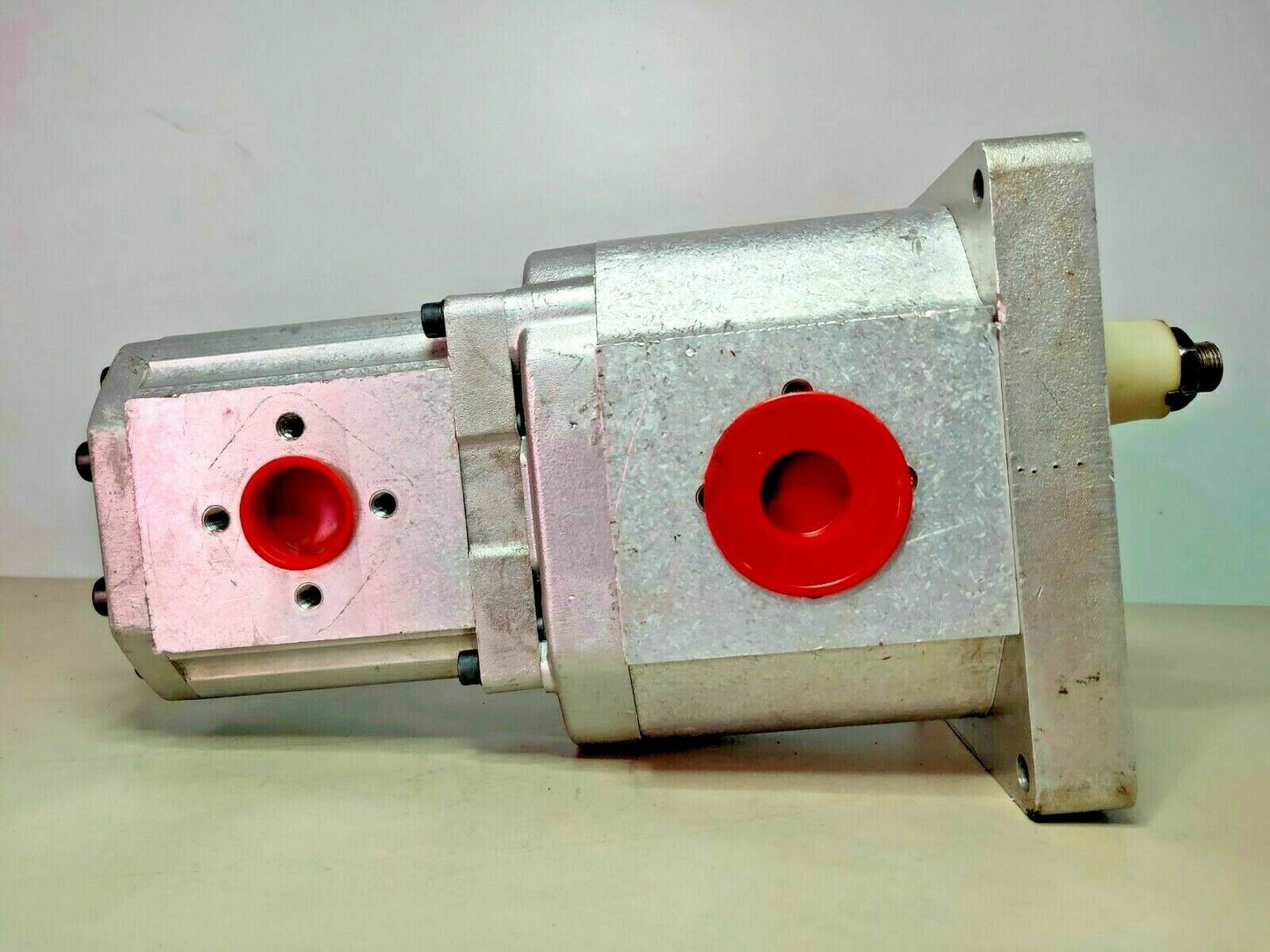 Sundstrand Hydraulic Pump TAW4NN/106R531BD Coupled with SNP3/75 D SC 11/0G