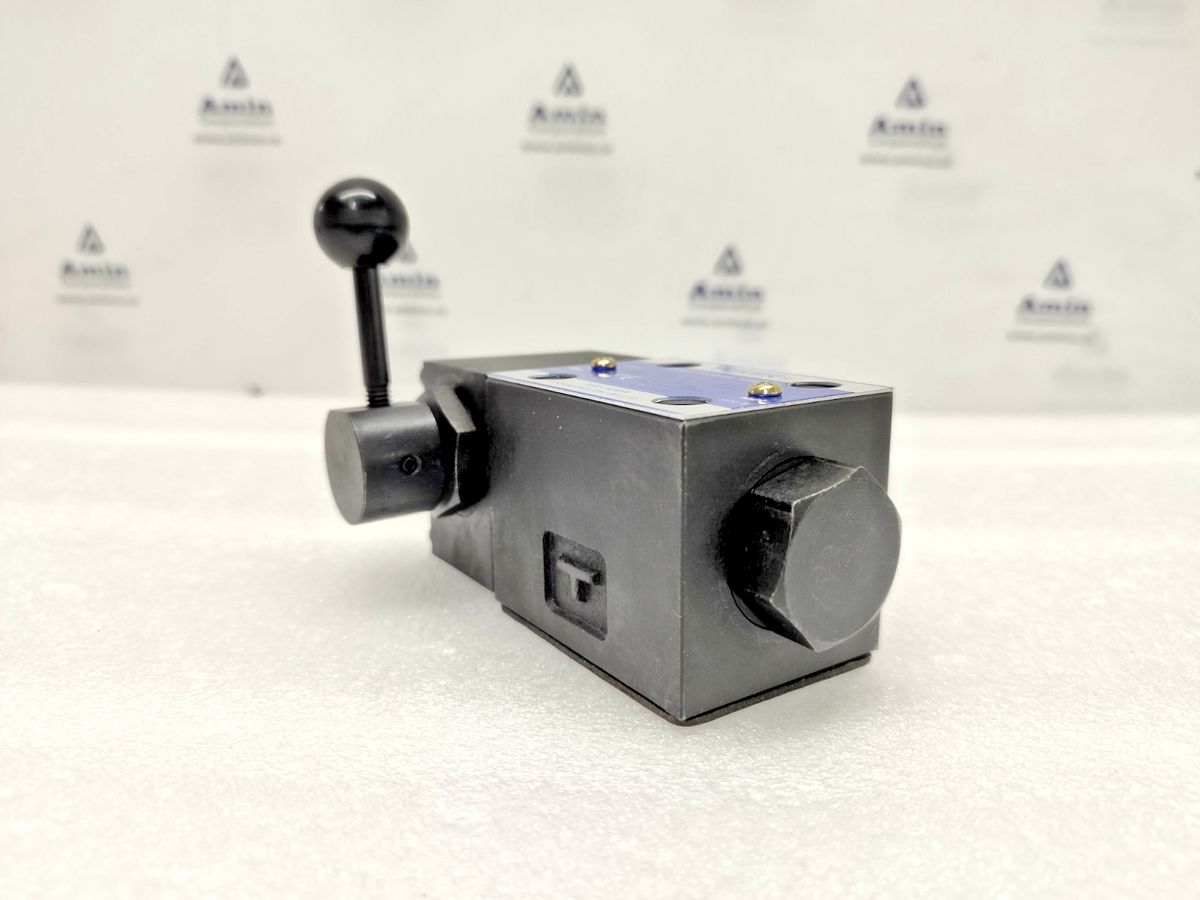 Yuken DMG-01-3C4-1038 Directional Control Valve - NEW #3