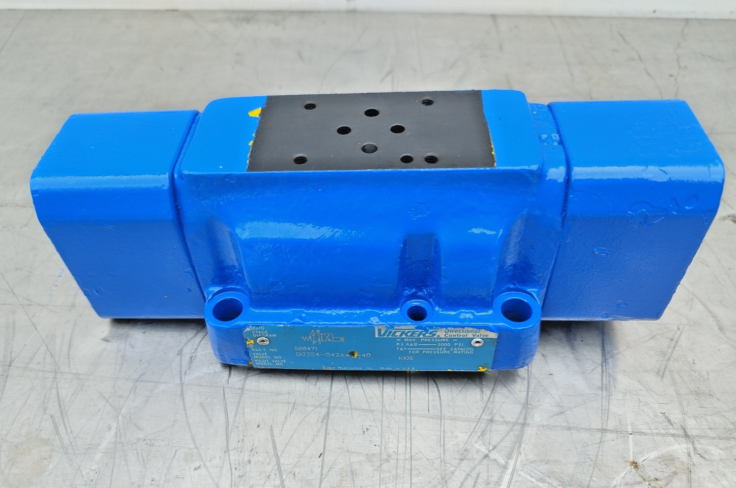 Vickers DG3S4-042A-7-40 Directional control valve - NEW