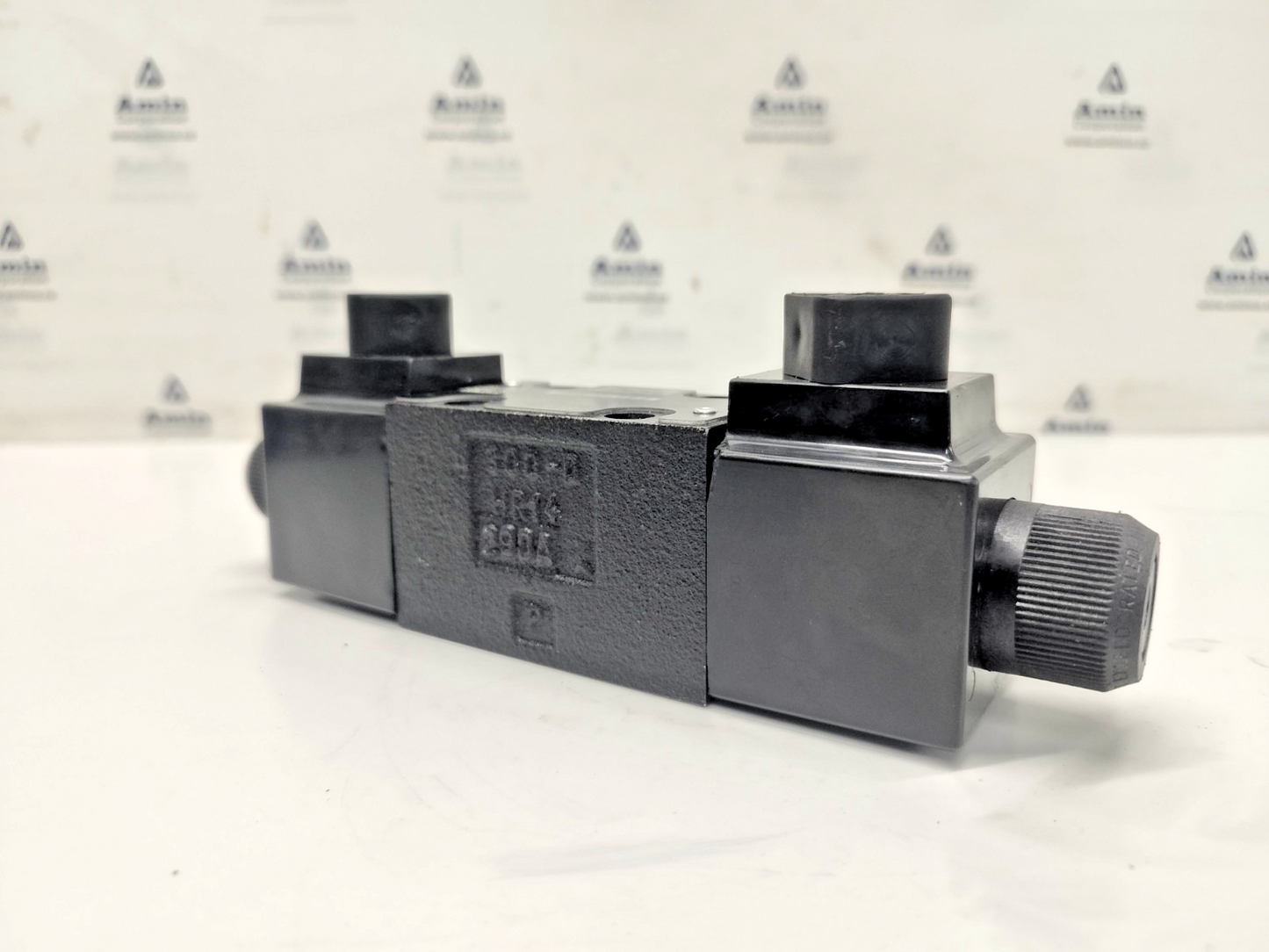 Parker D1VW004CNYW91 Directional Control Valve - NEW