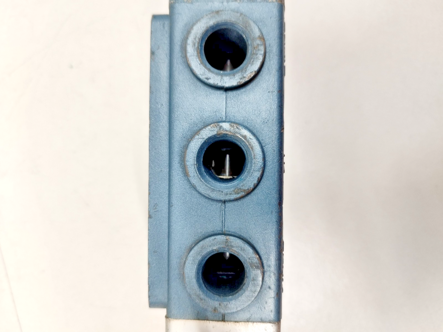 Wabco PT34104-3100 Pneumatic Directional control valve