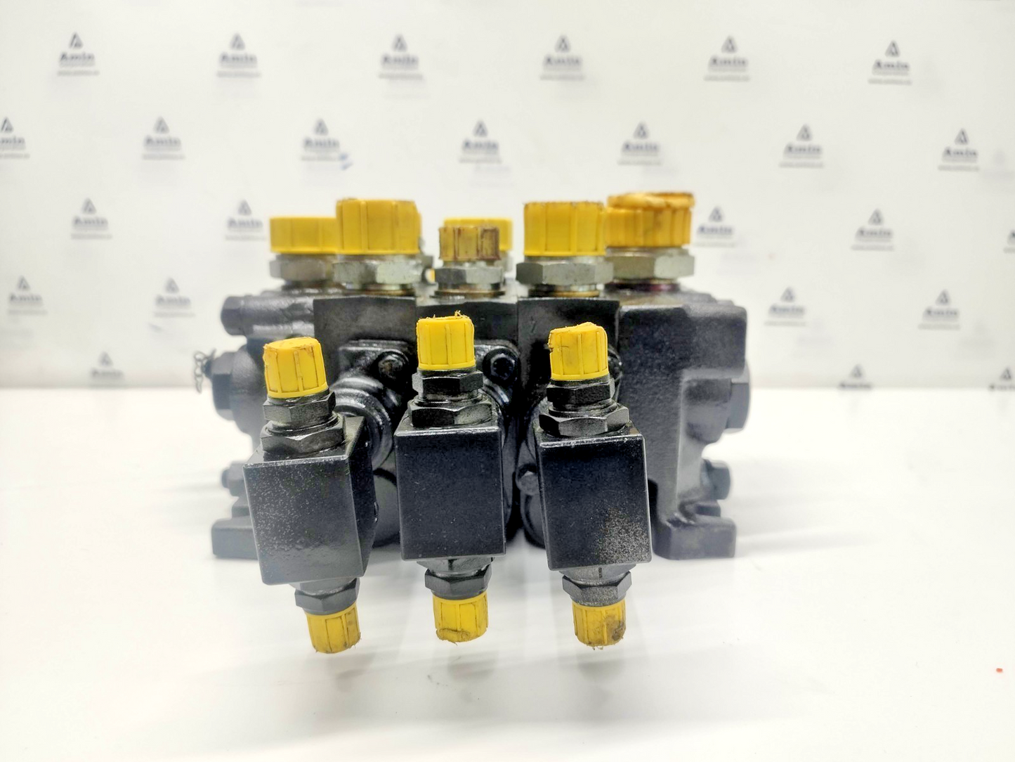 TTS Item No.40369 Hydraulic Directional Control Valve - NEW