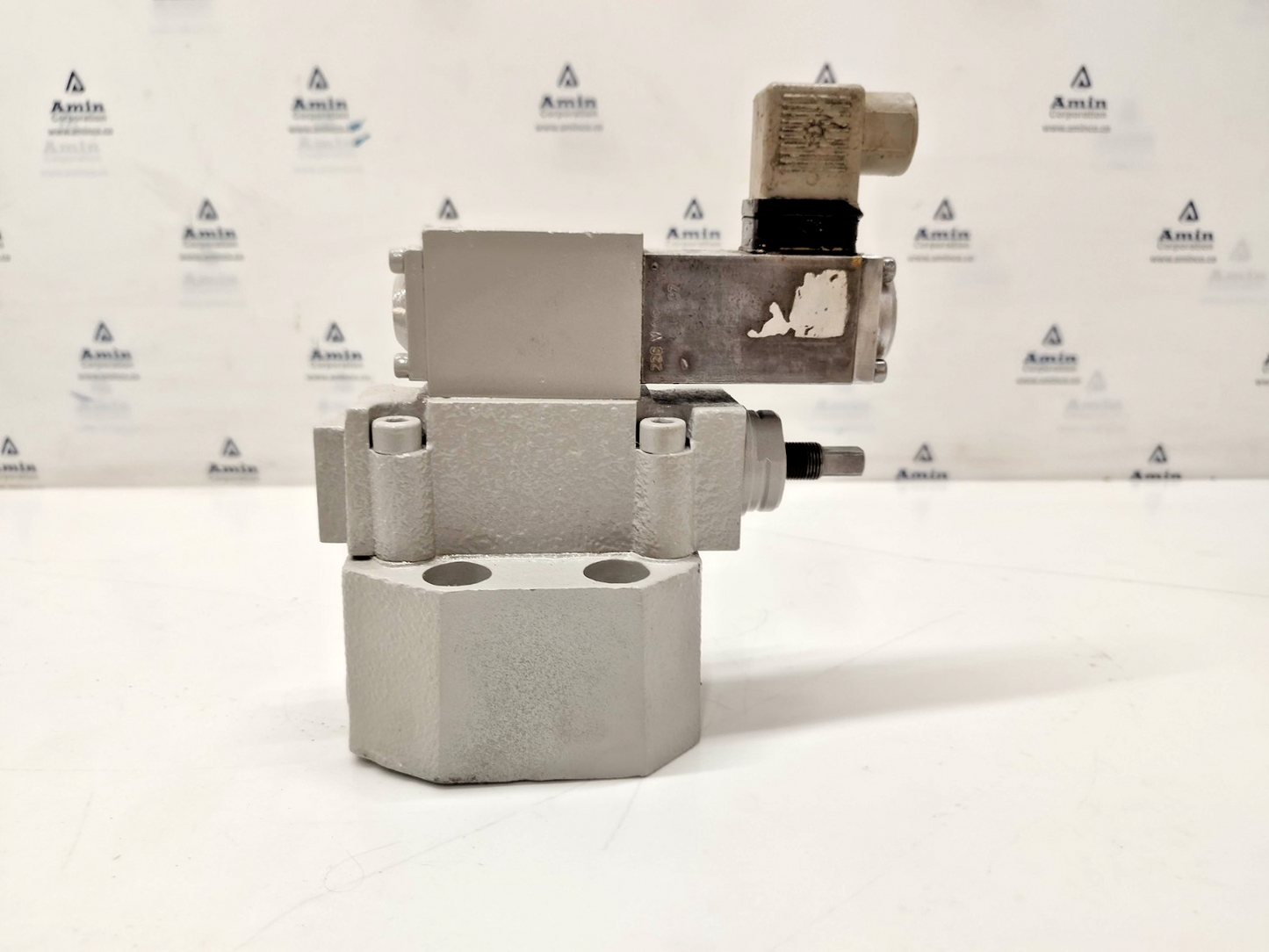Hydranor VPE5.10.32.1.P220U.H with KV-4/2-4-52A-230AC Directional control valve