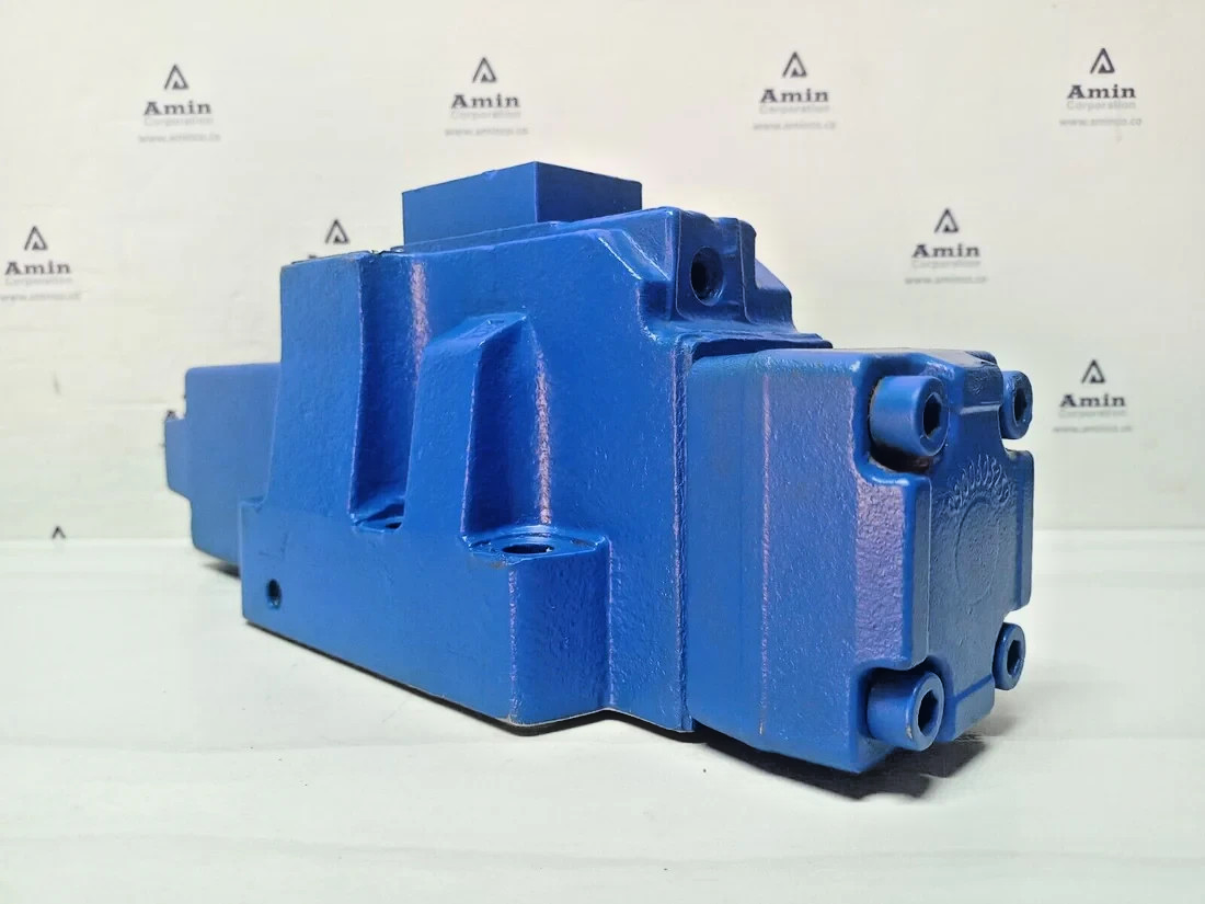 Rexroth 4WRH 25 W6-220-70 M Proportional Directional valve R900964592 - NEW