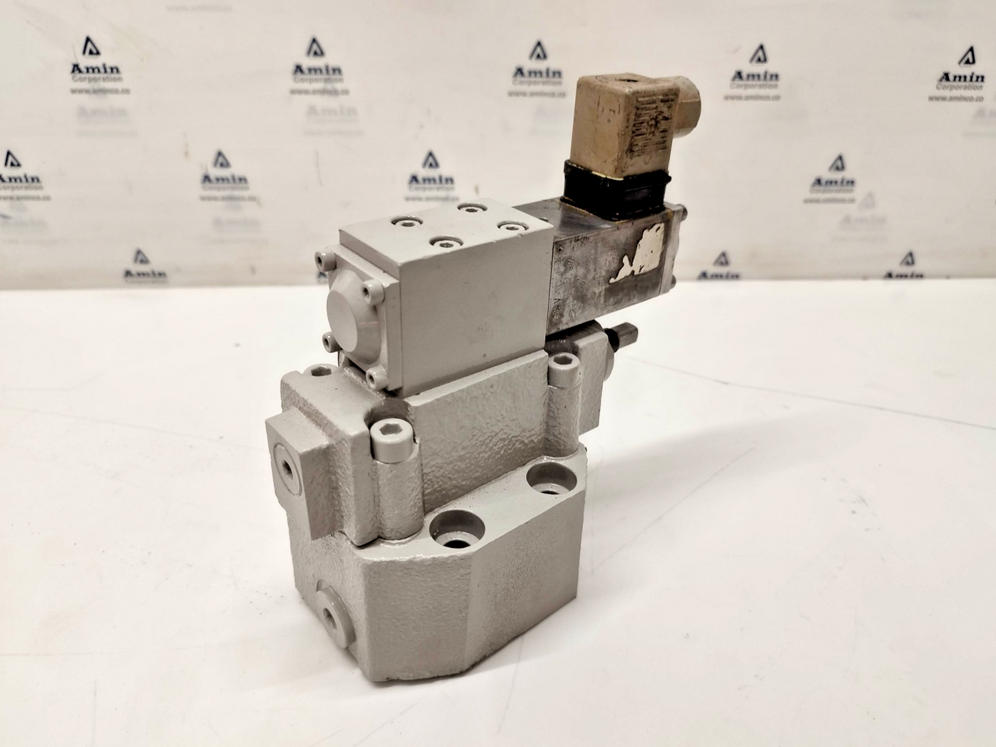 Hydranor VPE5.10.32.1.P220U.H with KV-4/2-4-52A-230AC Directional control valve