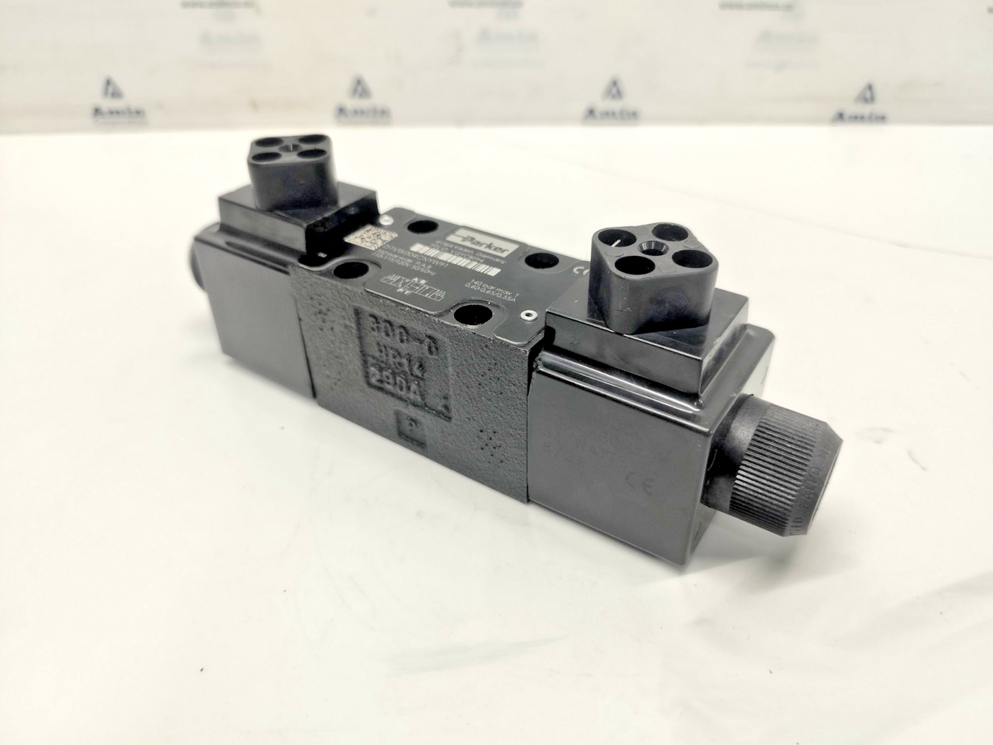 Parker D1VW004CNYW91 Directional Control Valve - NEW