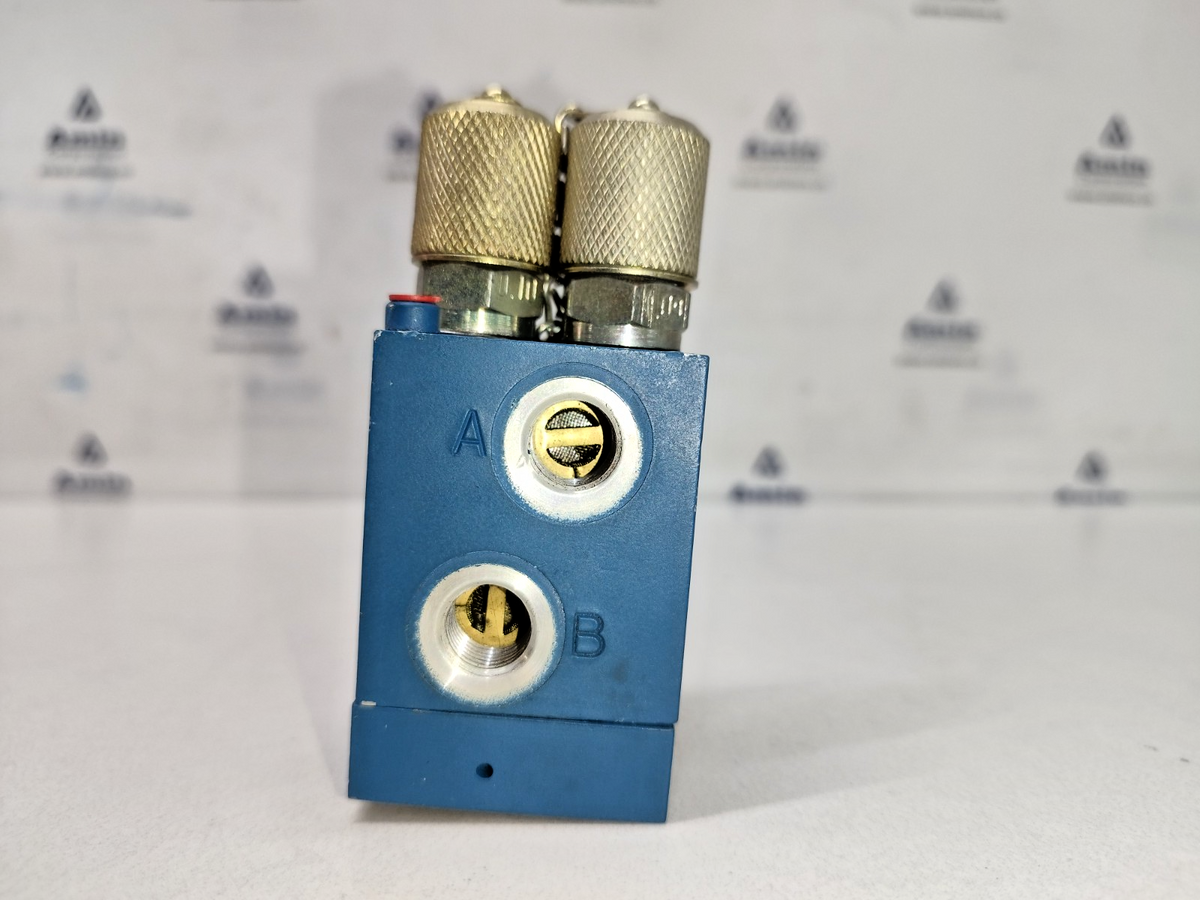 Rexroth 3526021400 Pneumatic Directional Valve - NEW