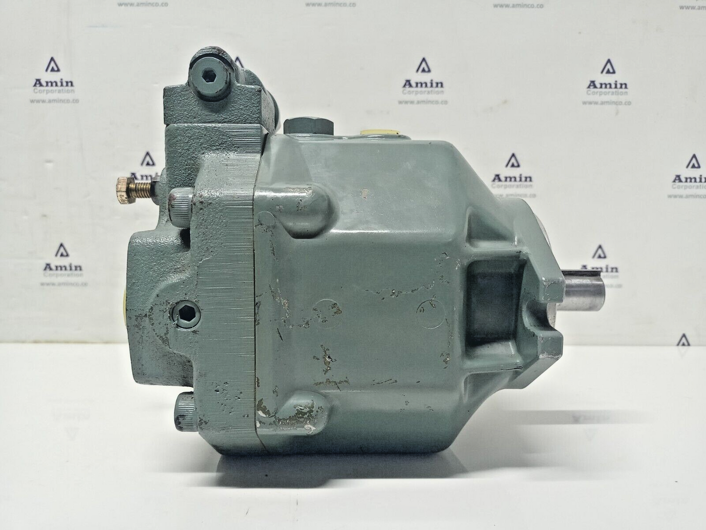 YUKEN AR16-FR01B-20 Variable Piston Pump AR16FR01B20 with Mounting bracket - New