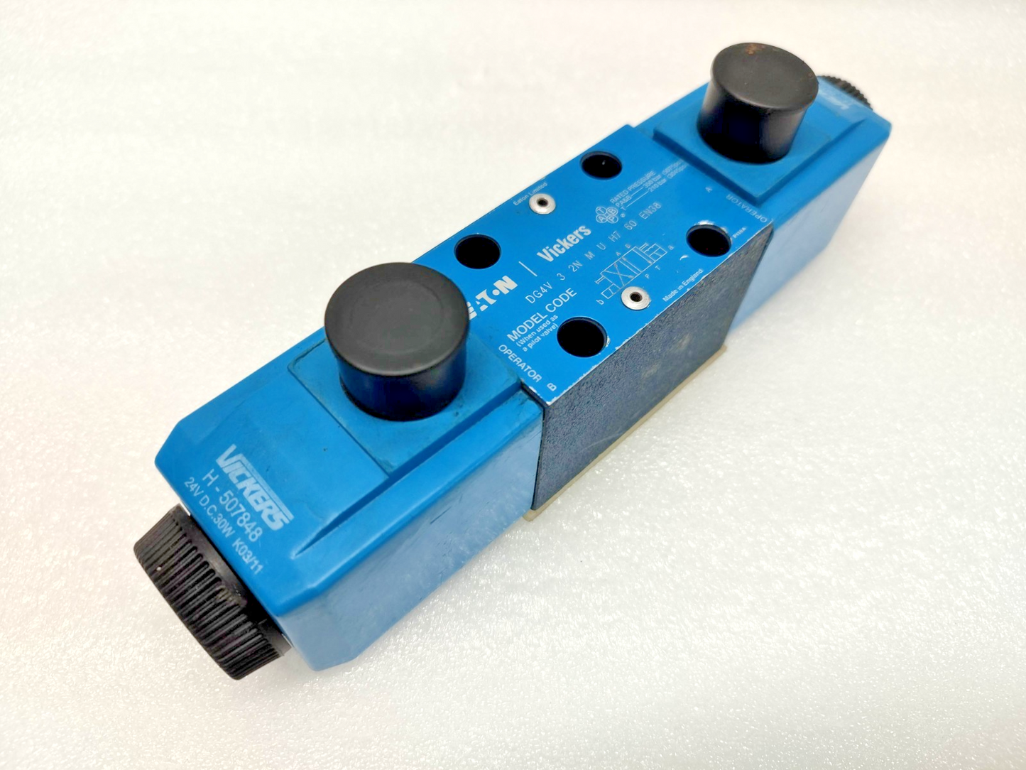 Eaton Vickers DG4V 3-2N-M-U-H7-60 EN38 Directional Control Valve - NEW