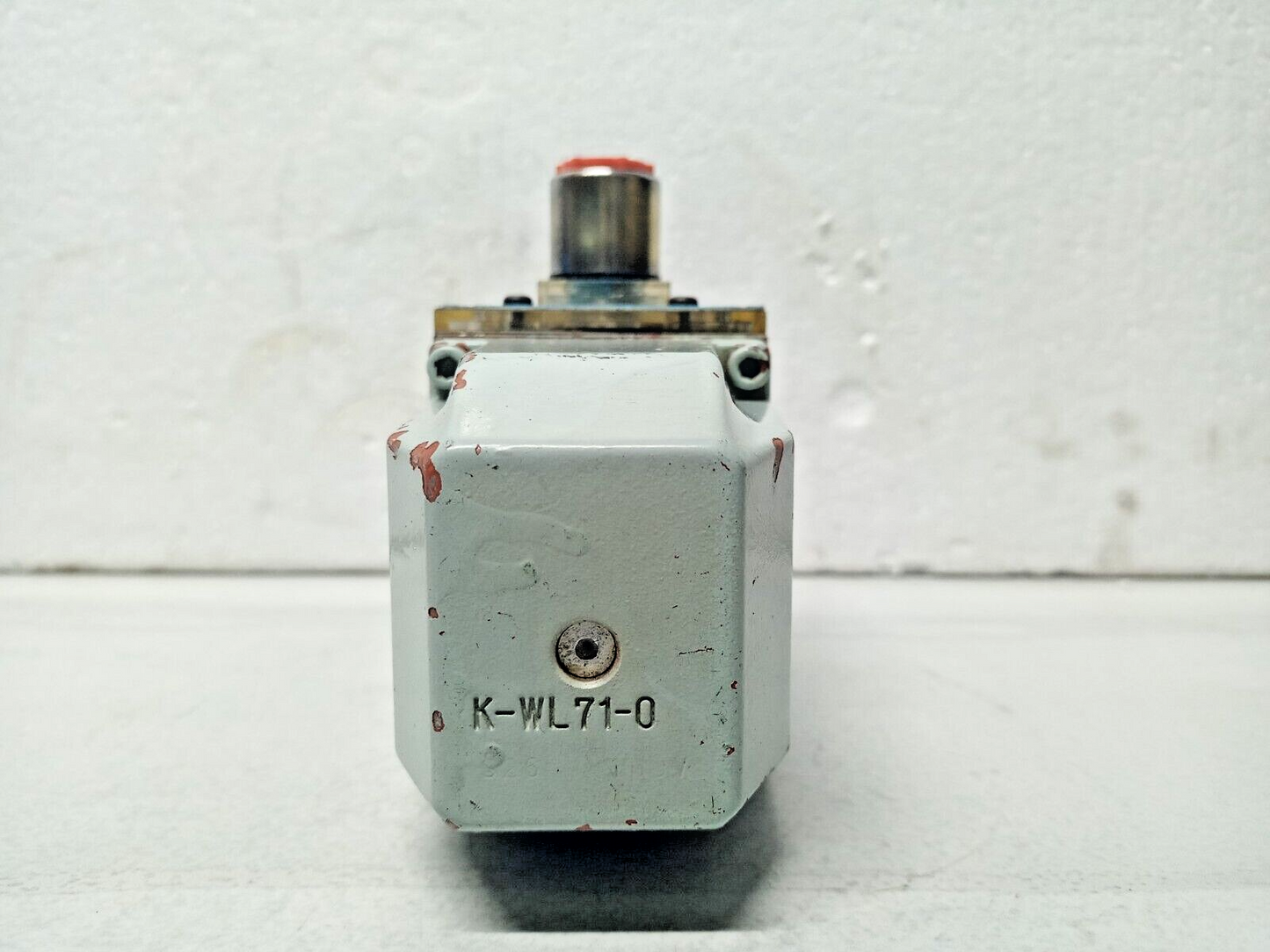 Kawasaki Rexroth 4WE10D-10L0/LW100NDL-B04 Solenoid Valve - NEW