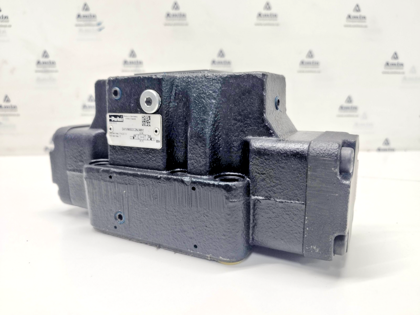 Parker D41VW002C2NJW91  Directional Control Valve - NEW