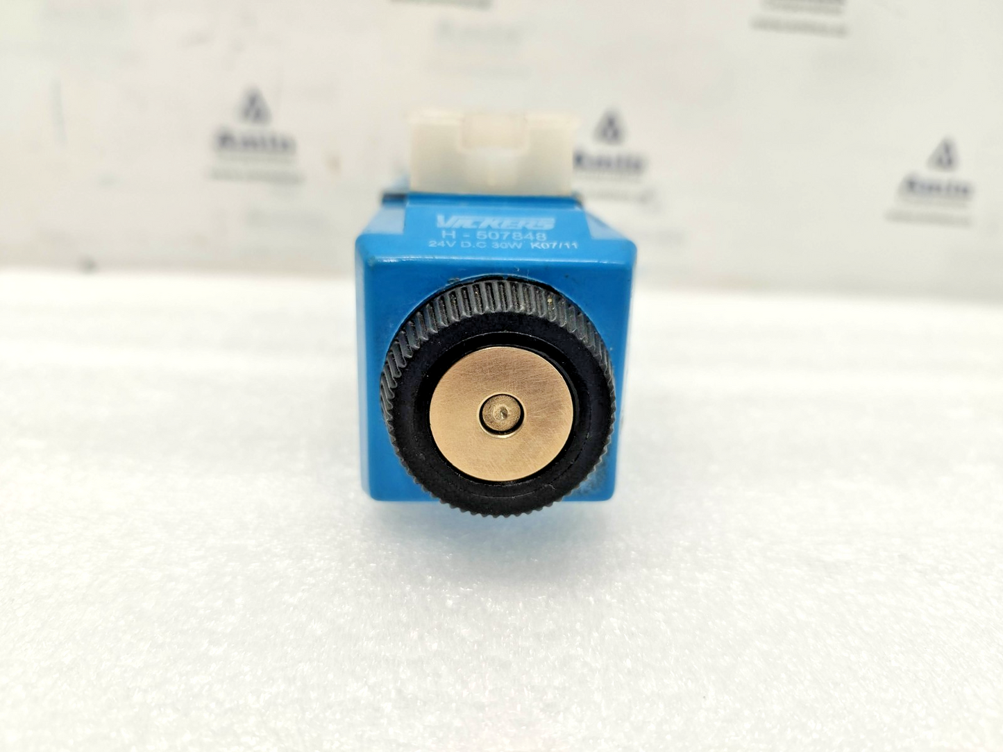 Eaton Vickers DG4V-3-6C-M-U-H7-60 EN38 Directional Control Valve - NEW