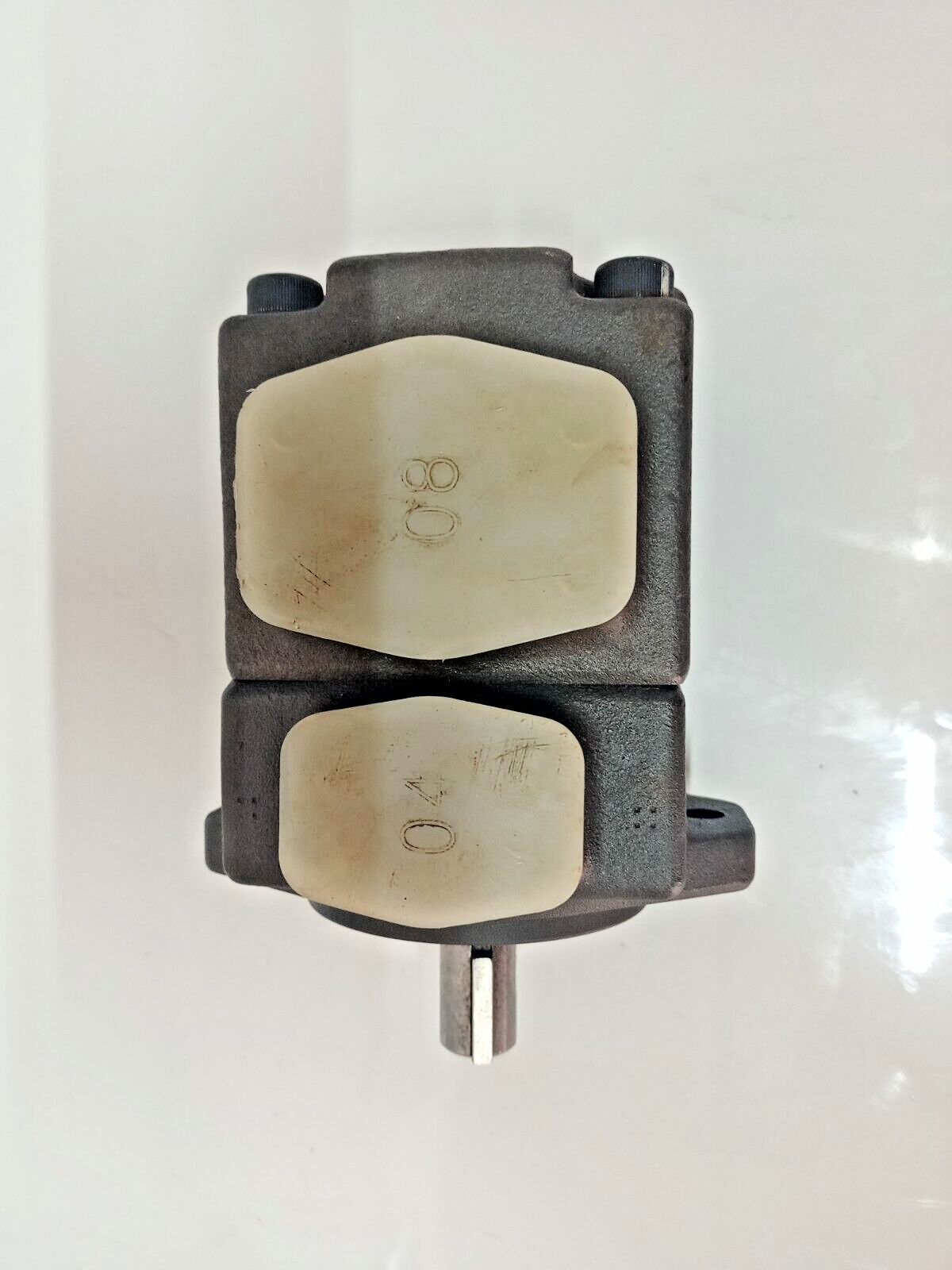YUKEN PV2R1-14-F-RAA-43 Hydraulic Vane pump - New