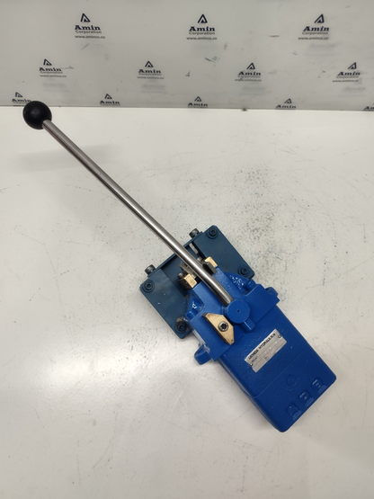 Uchida Hydraulics 2RE 7L05-13-994-1 Directional control valve