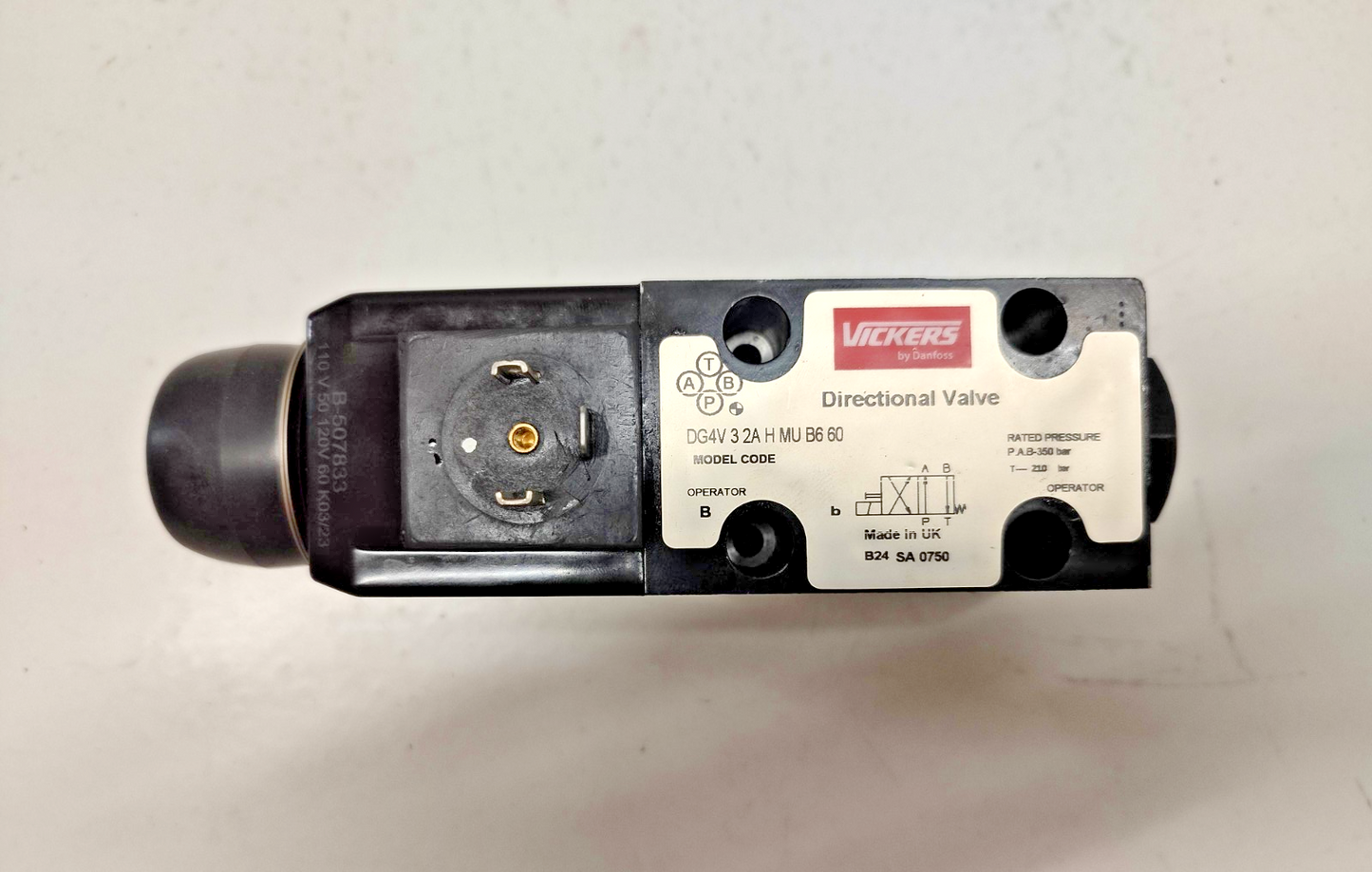 Vickers by Danfoss DG4V-3-2A-H-MU-B6-60 Directional control valve - NEW