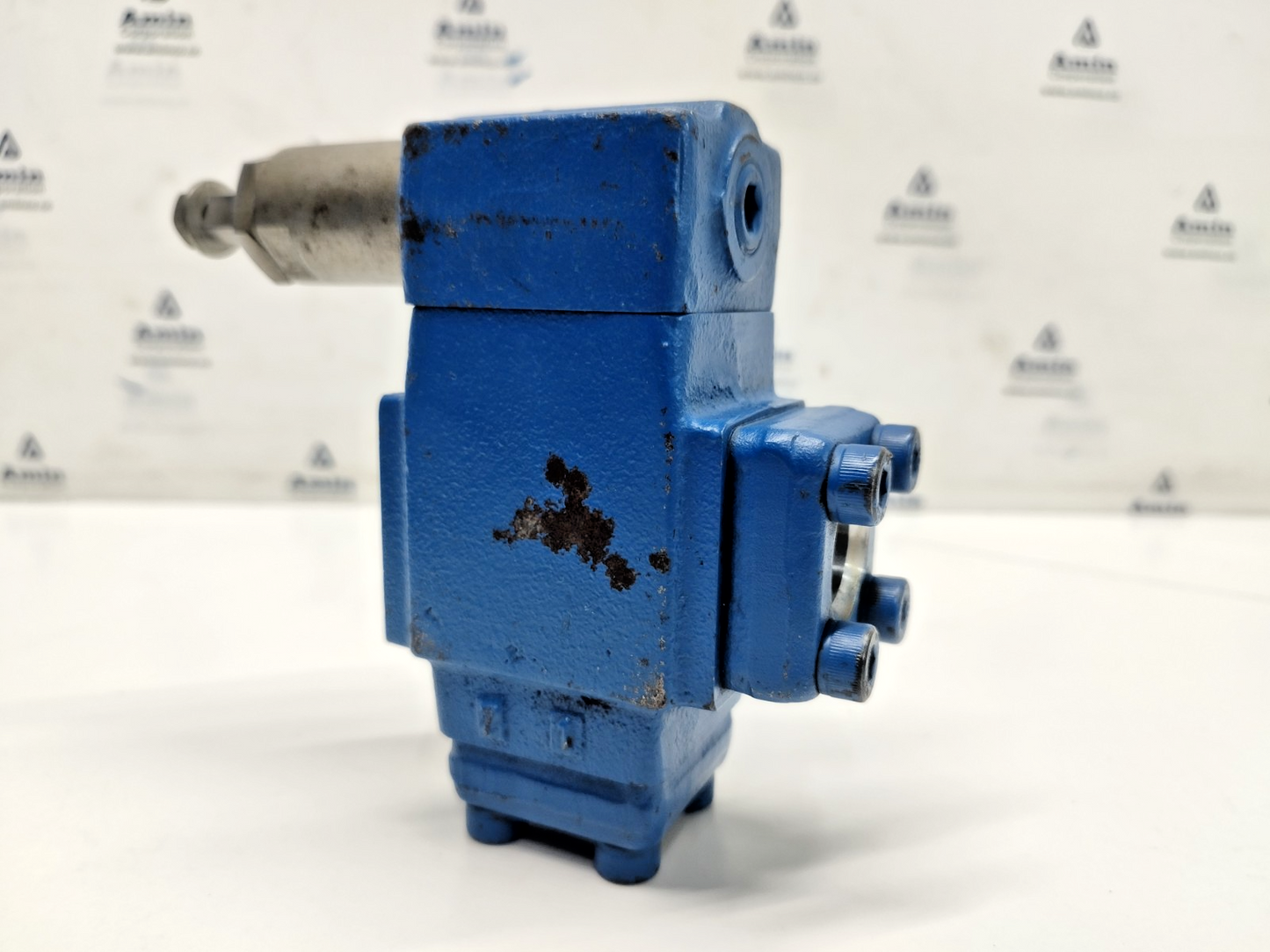 Uchida Hydraulics RB1-04F-D-331 Hydraulic Valve - NEW