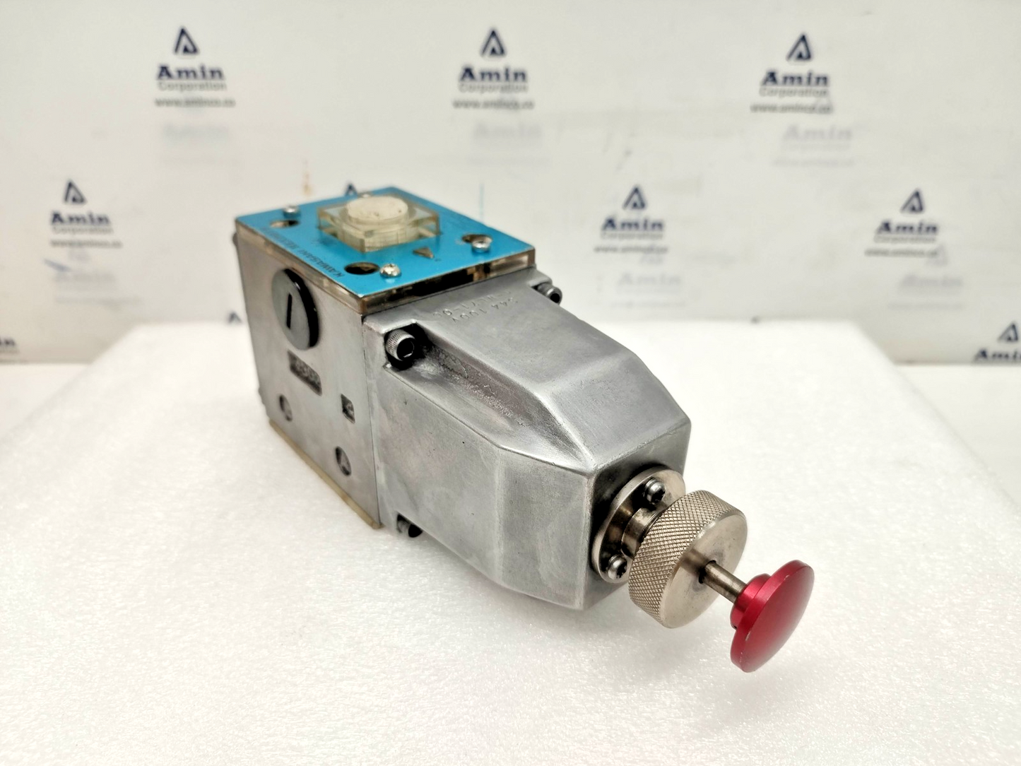 Kawasaki Rexroth 4WE10D-10L0/LW100NDL-G07 Directional Control Valve - NEW