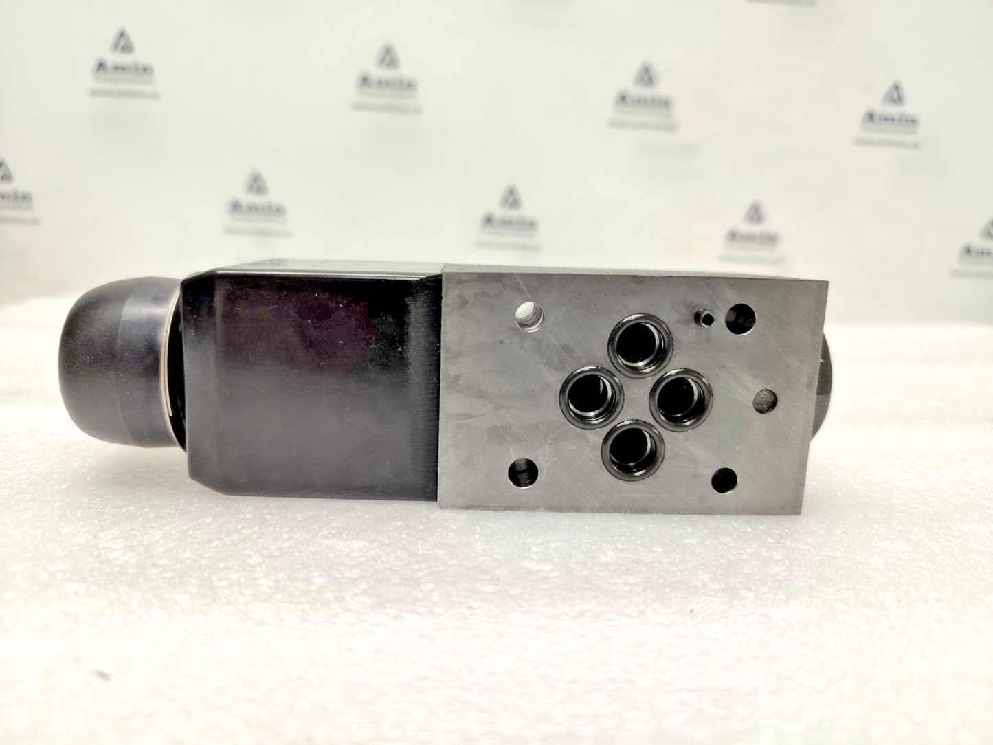 Vickers by Danfoss DG4V-3-2A-H-MU-B6-60 Directional control valve - NEW