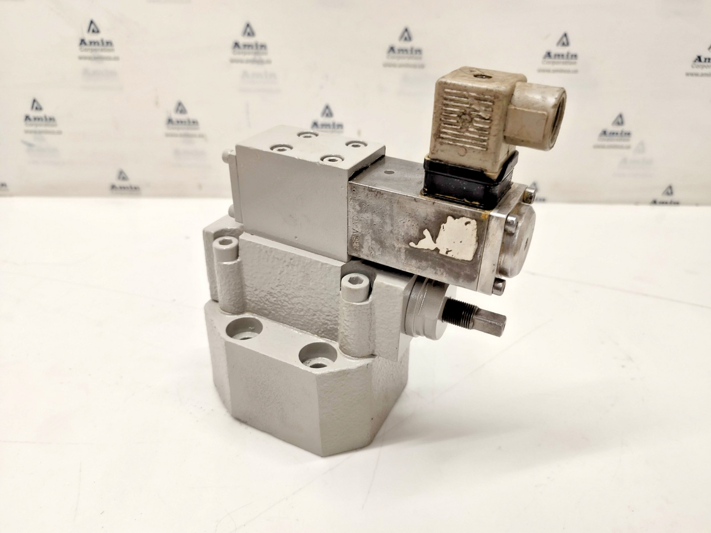 Hydranor VPE5.10.32.1.P220U.H with KV-4/2-4-52A-230AC Directional control valve
