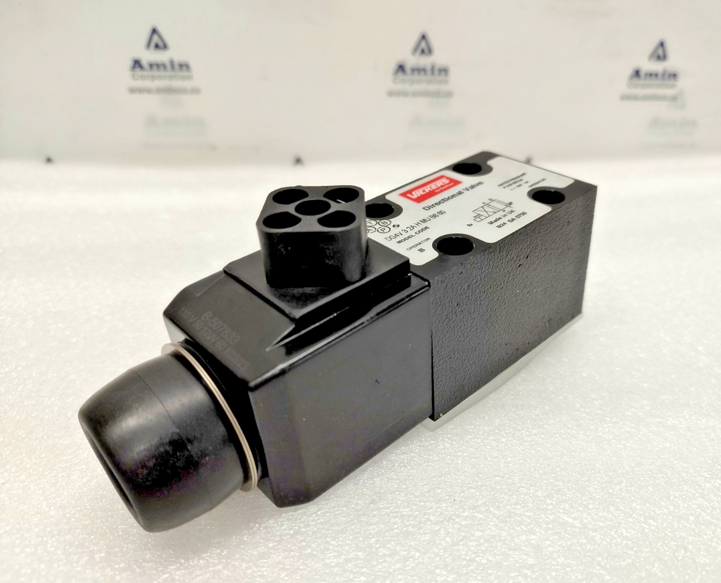 Vickers by Danfoss DG4V-3-2A-H-MU-B6-60 Directional control valve - NEW