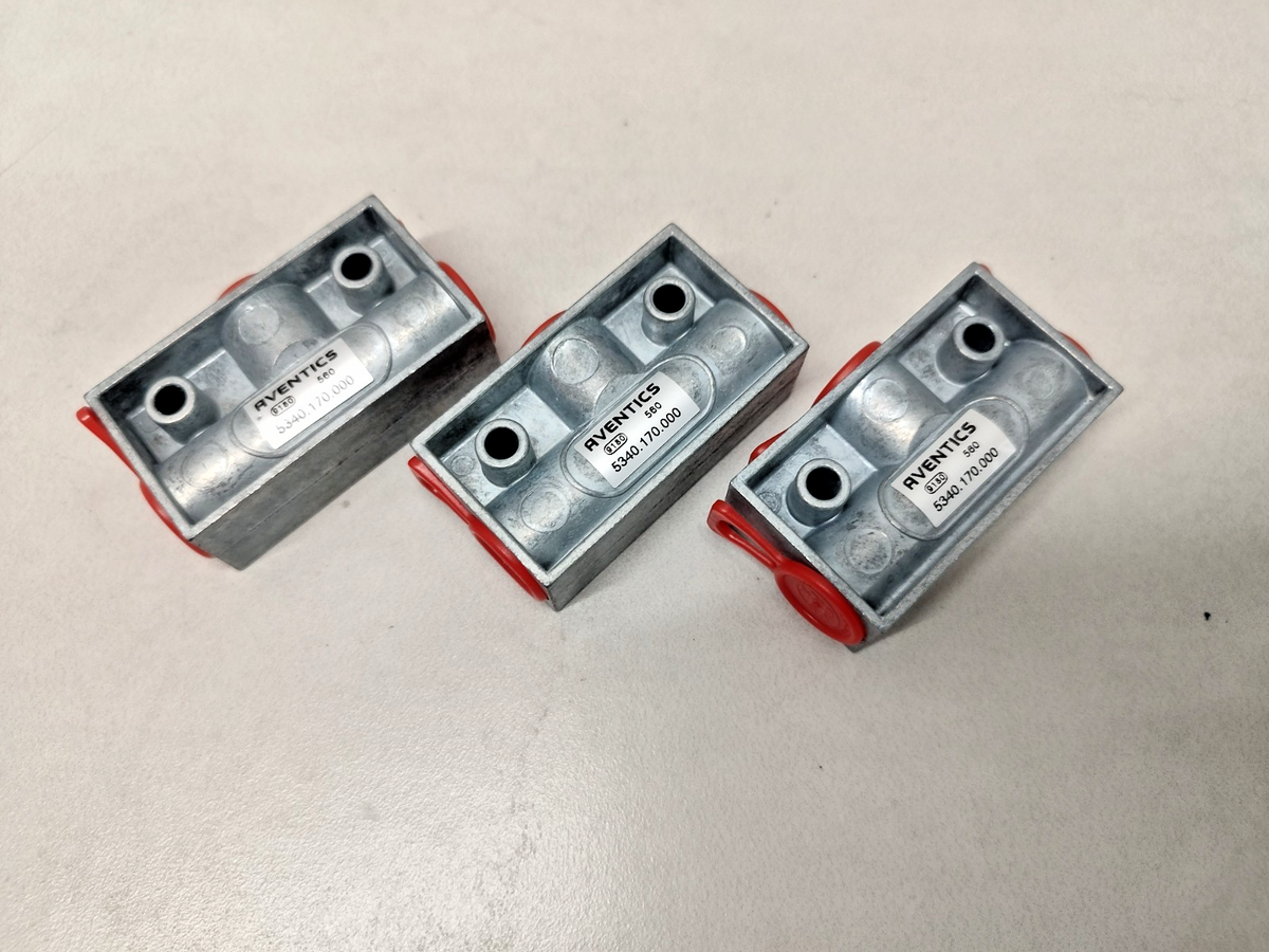 Aventics 5340.170.000 Pneumatic Shuttle Valve - NEW (Lot of 3pcs)