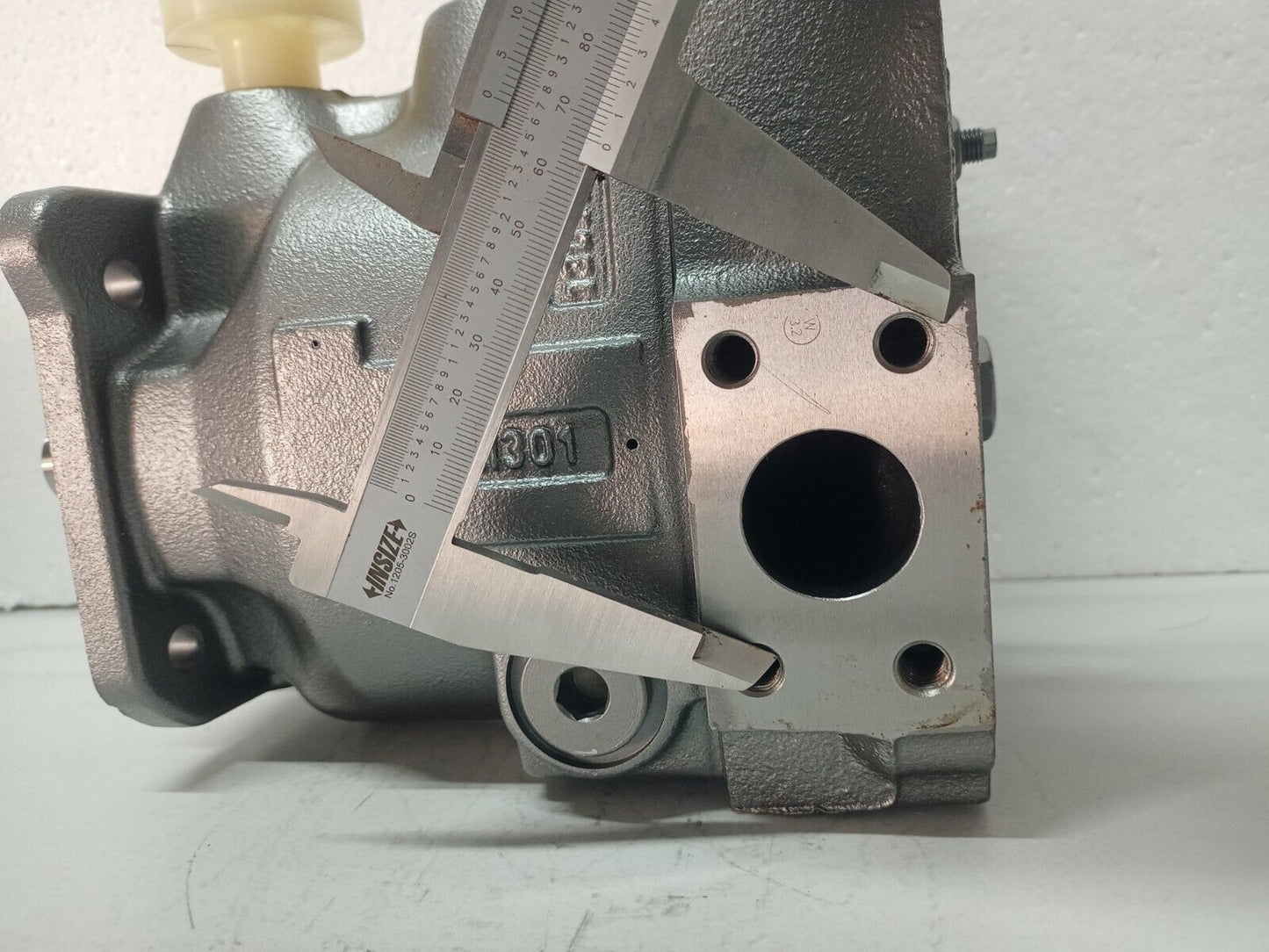 Parker PV028R1K1T1NMMC Variable displacement Axial Piston Pump 28cc - NEW