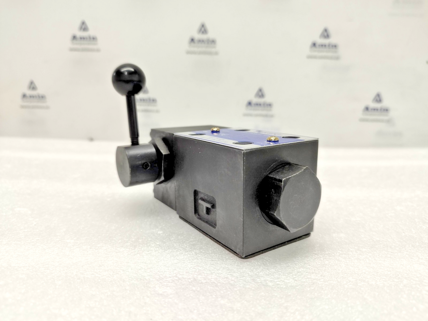 Yuken DMG-01-3C4-1038 Directional Control Valve - NEW #3