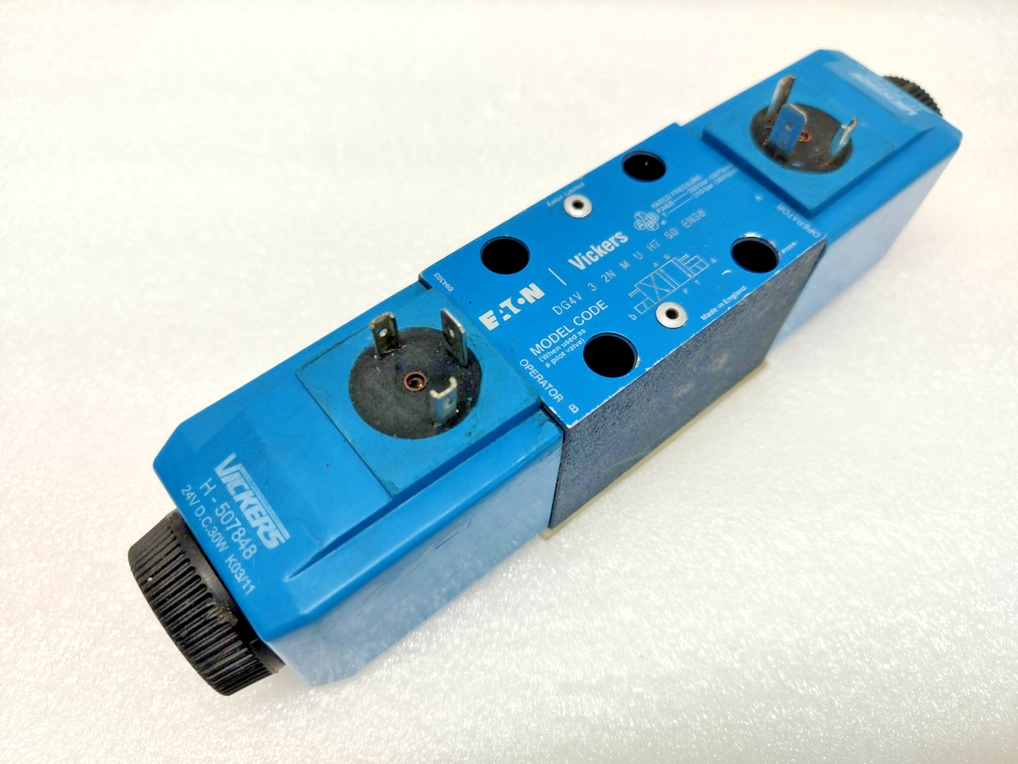 Eaton Vickers DG4V 3-2N-M-U-H7-60 EN38 Directional Control Valve - NEW