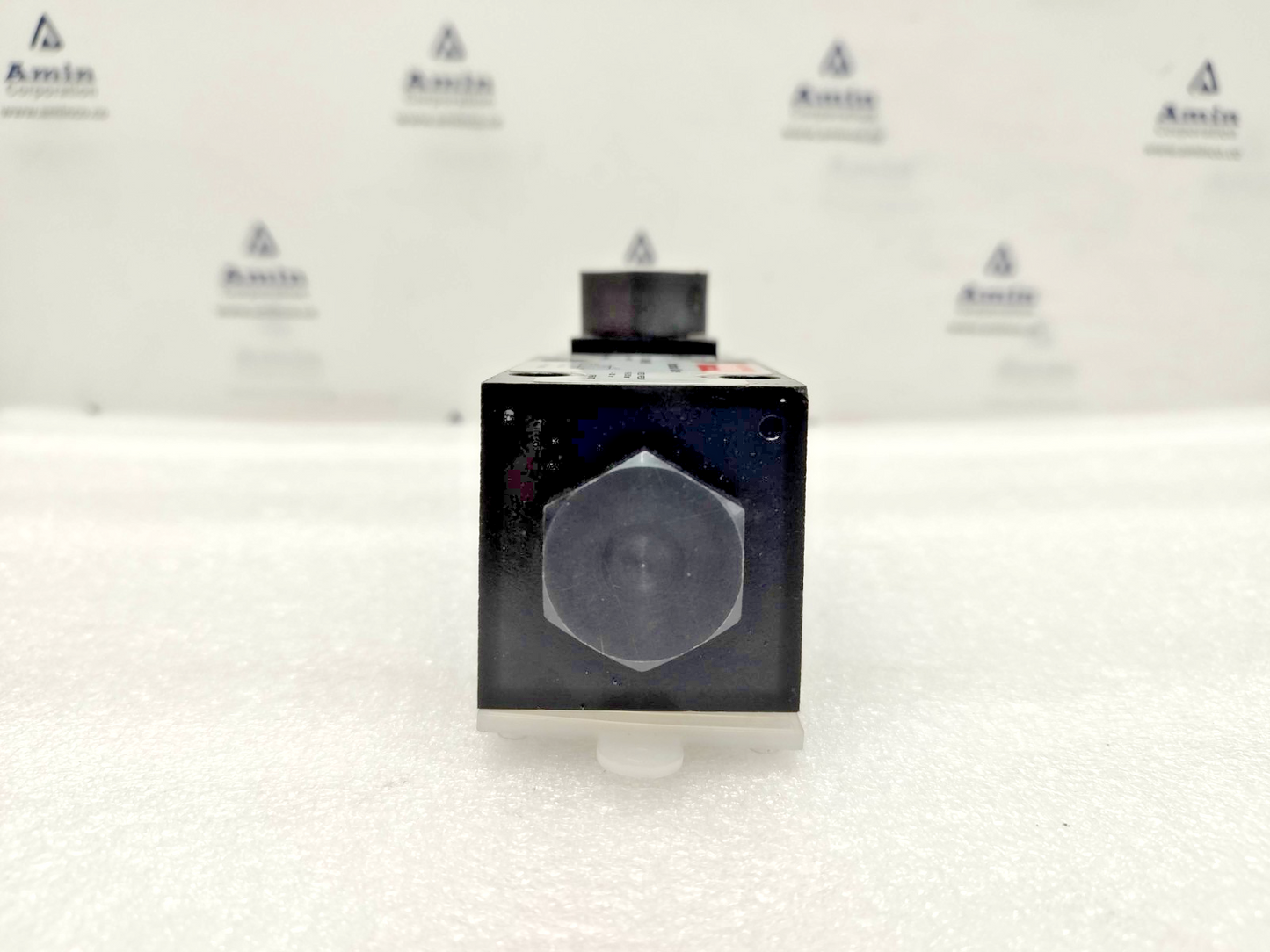 Vickers by Danfoss DG4V-3-2A-H-MU-B6-60 Directional control valve - NEW