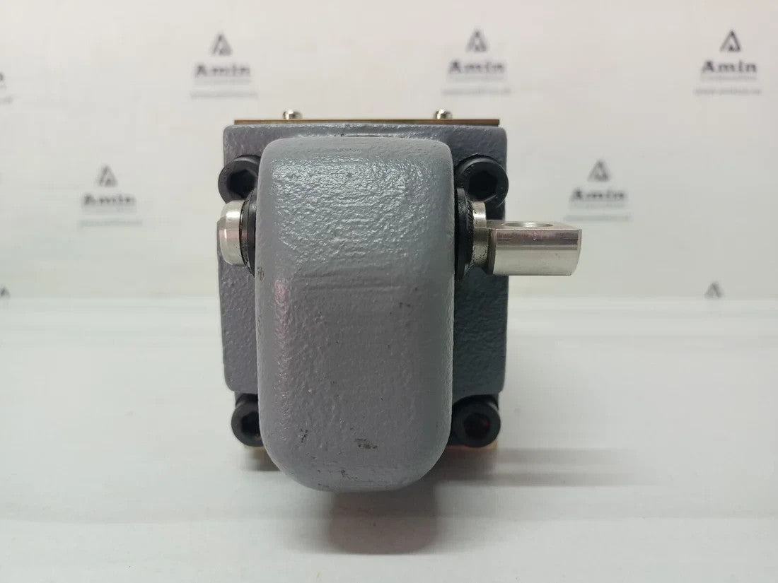 Tokyo Keiki Tokimec DG17S4-016N-JA-25 Directional control valve - NEW
