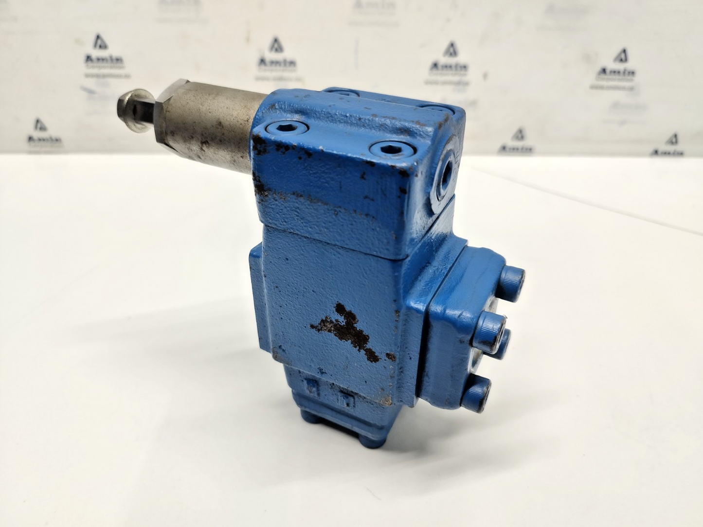 Uchida Hydraulics RB1-04F-D-331 Hydraulic Valve - NEW