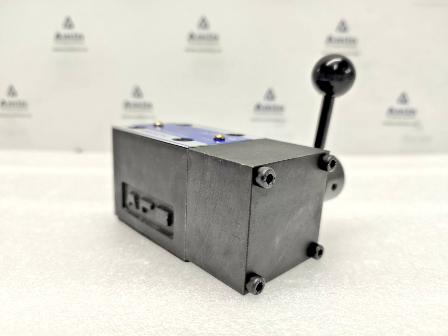 Yuken DMG-01-3C4-1038 Directional Control Valve - NEW #3