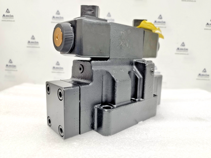 Vickers by Danfoss DG5V-7-8C-VM-U-B6-50 with DG4V-3-6C-VM-U-B6-60 Valve - NEW