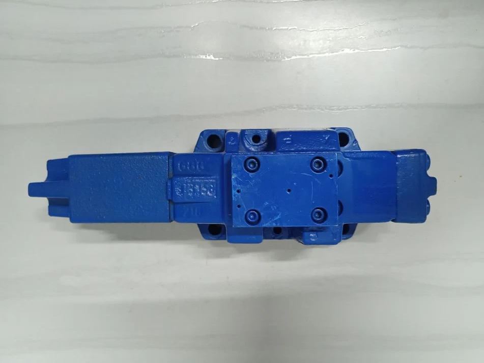 Rexroth 4WRH 16 W6-150-70/M Prop. Directional valve MNR: R900960183 - NEW